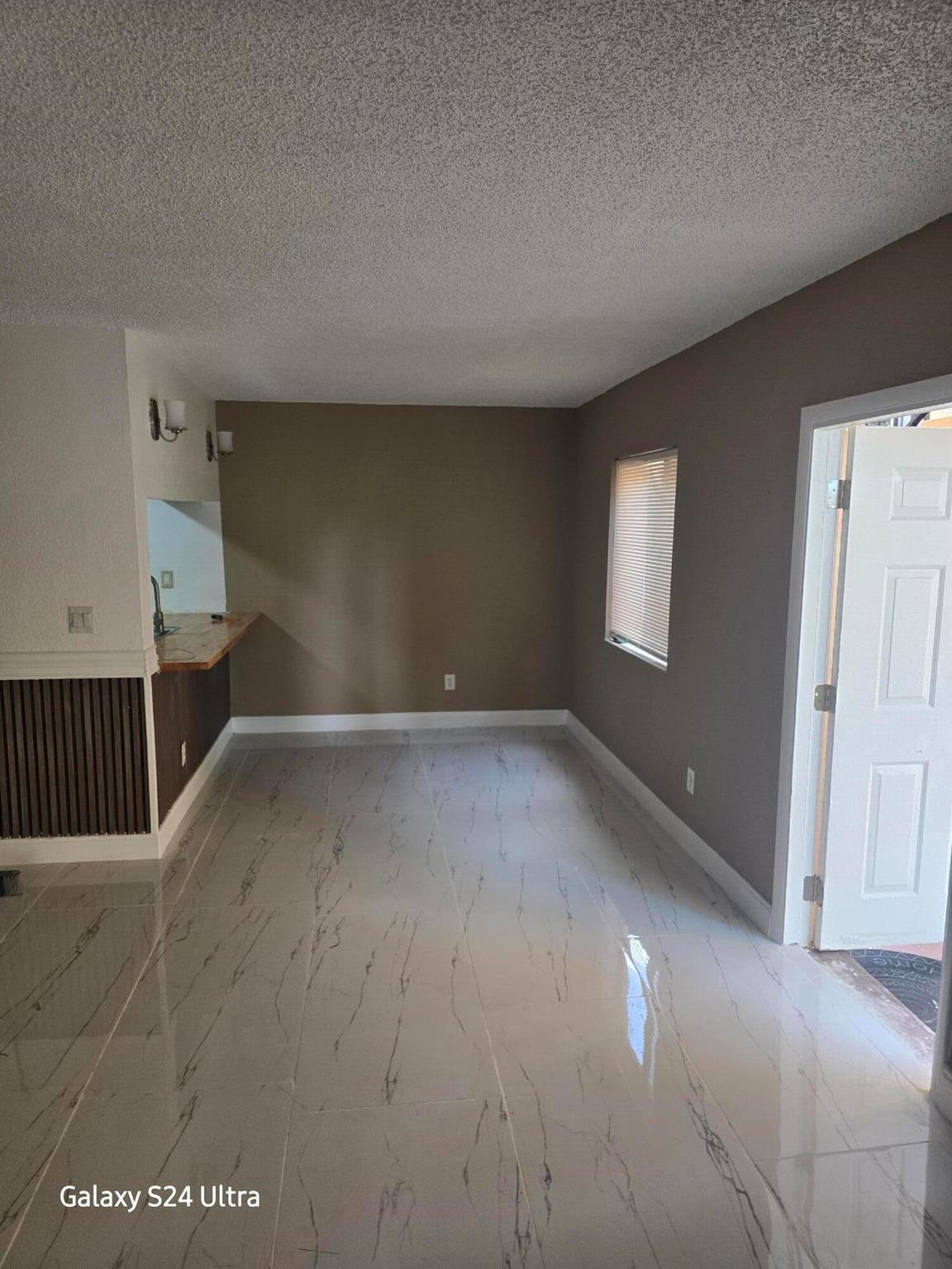 LAURELS AT SHERWOOD CONDO - Residential Lease