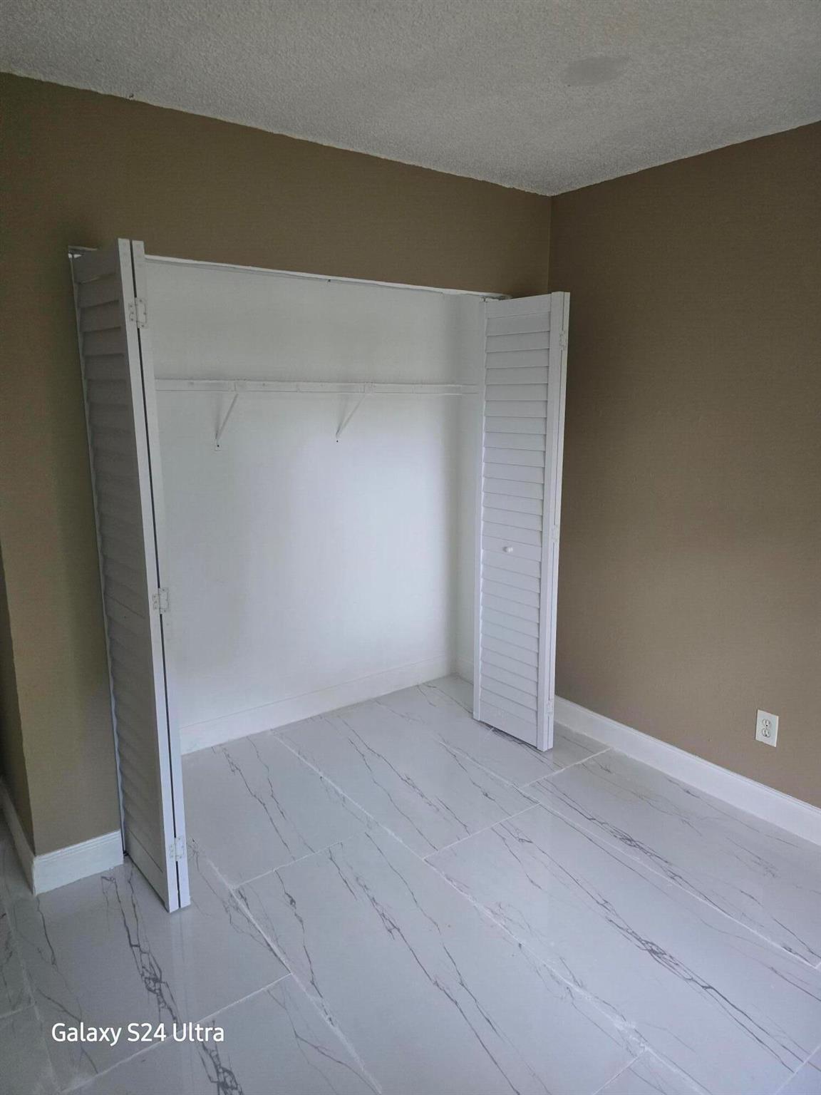 LAURELS AT SHERWOOD CONDO - Residential Lease