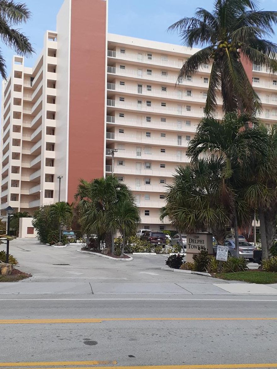 1 BEDROOM / 1.5 BATHROOM, JUST STEPS FROM PRIVATE DEEDED BEACH ACCESS. MONTHLY RENTAL PAYMENT INCLUDES UTILITIES, WIFI, AND BASIC CABLE. Your chance to rent an amazing condo with breath taking views 1 bedroom,1 1/2 bathroom unit just steps from private beach,with add parking,showers,BBQ,covered seating.Building also features clubhouse.Only1800 per mo incl wifi,cable,utilities.Great aerea Lauderdale by the sea,and Atlantic blvd Pier.It is a LIFE STYLE not just another condo