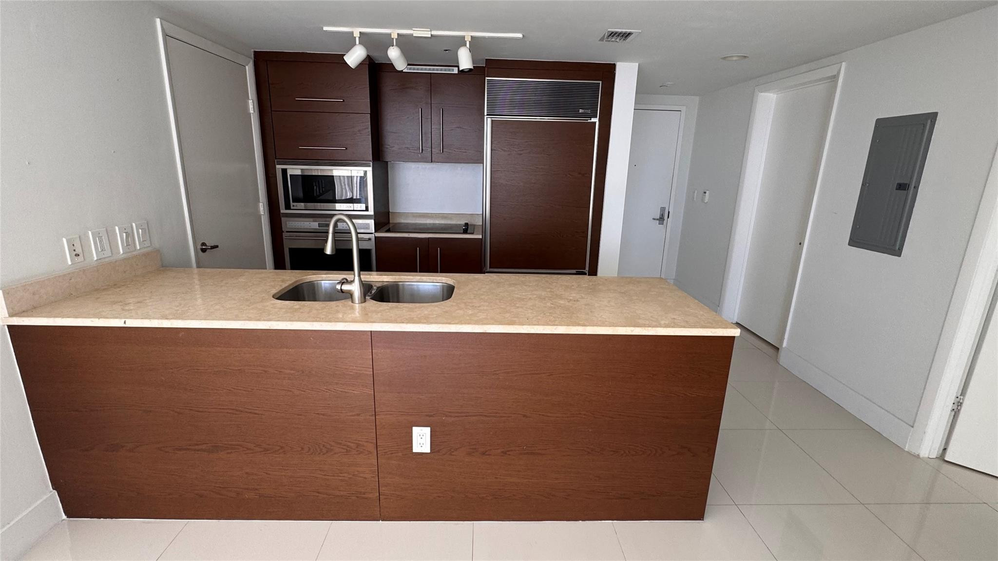 ICONBRICKELL CONDO NO 1 - Residential