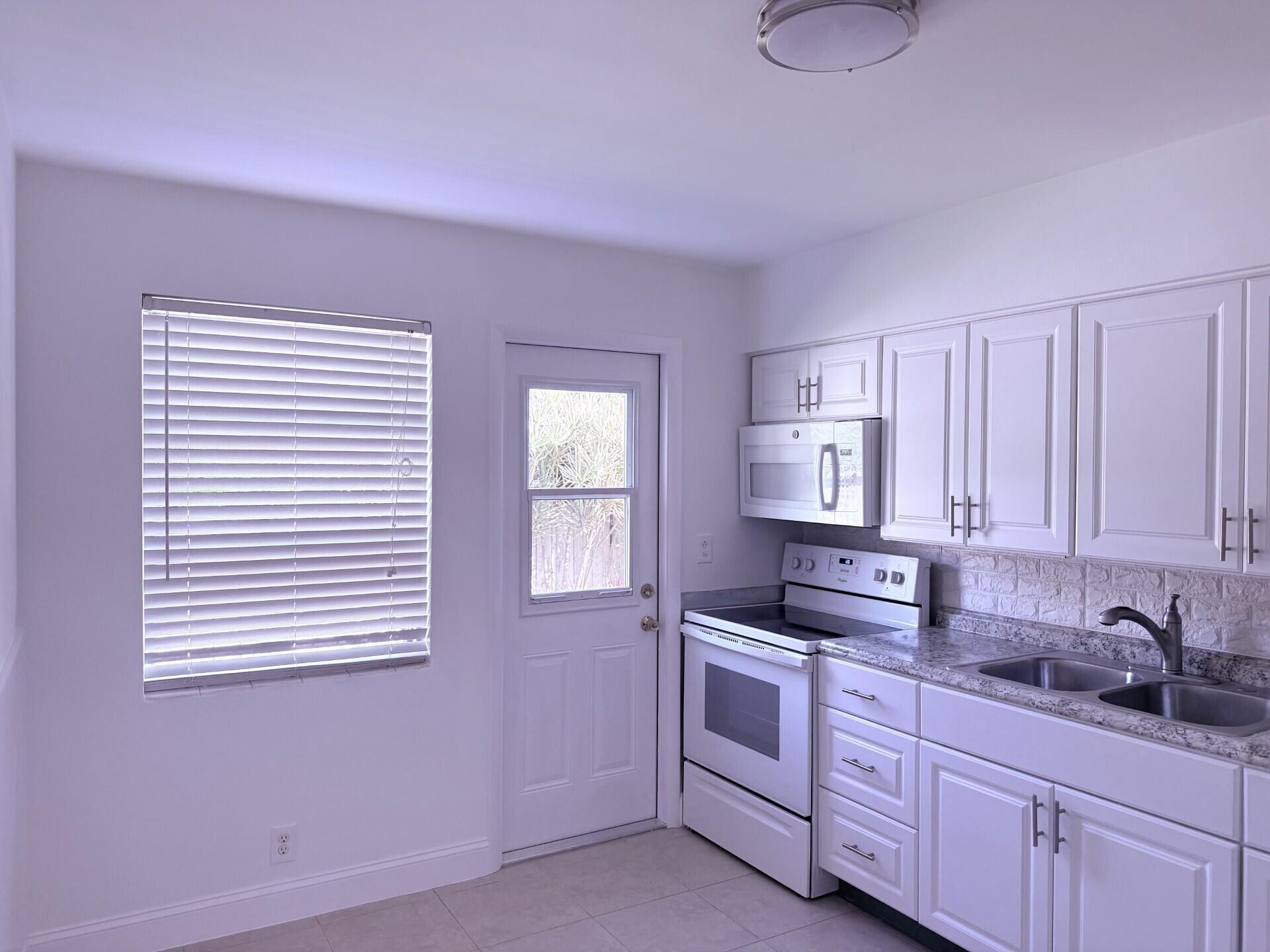 NORTH PALM BEACH VILLAGE - Residential Lease