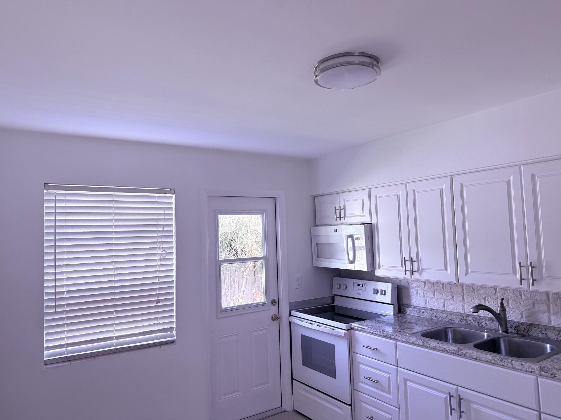 NORTH PALM BEACH VILLAGE - Residential Lease