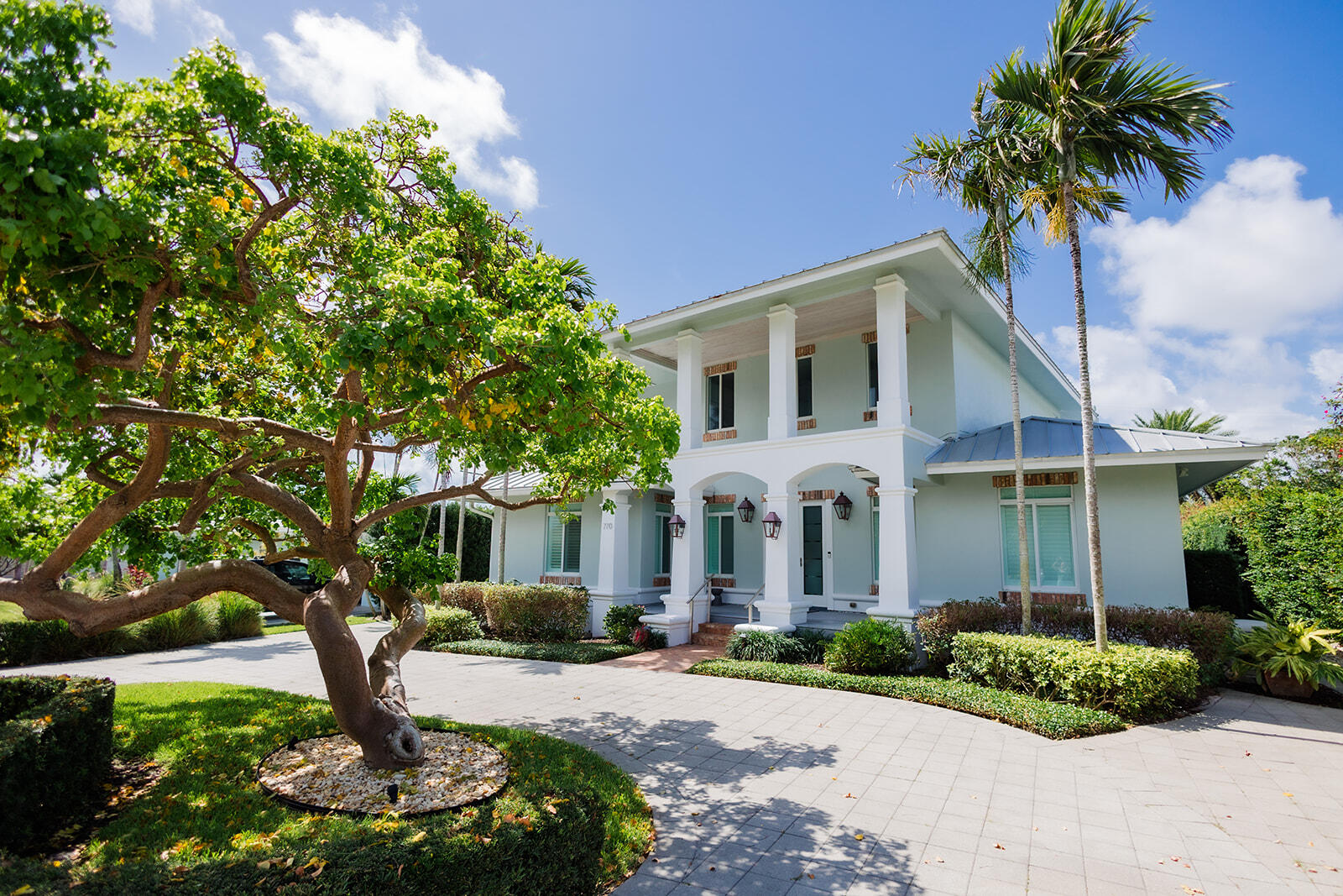 View photos, virtual tours, details... 770 NE 6th Street