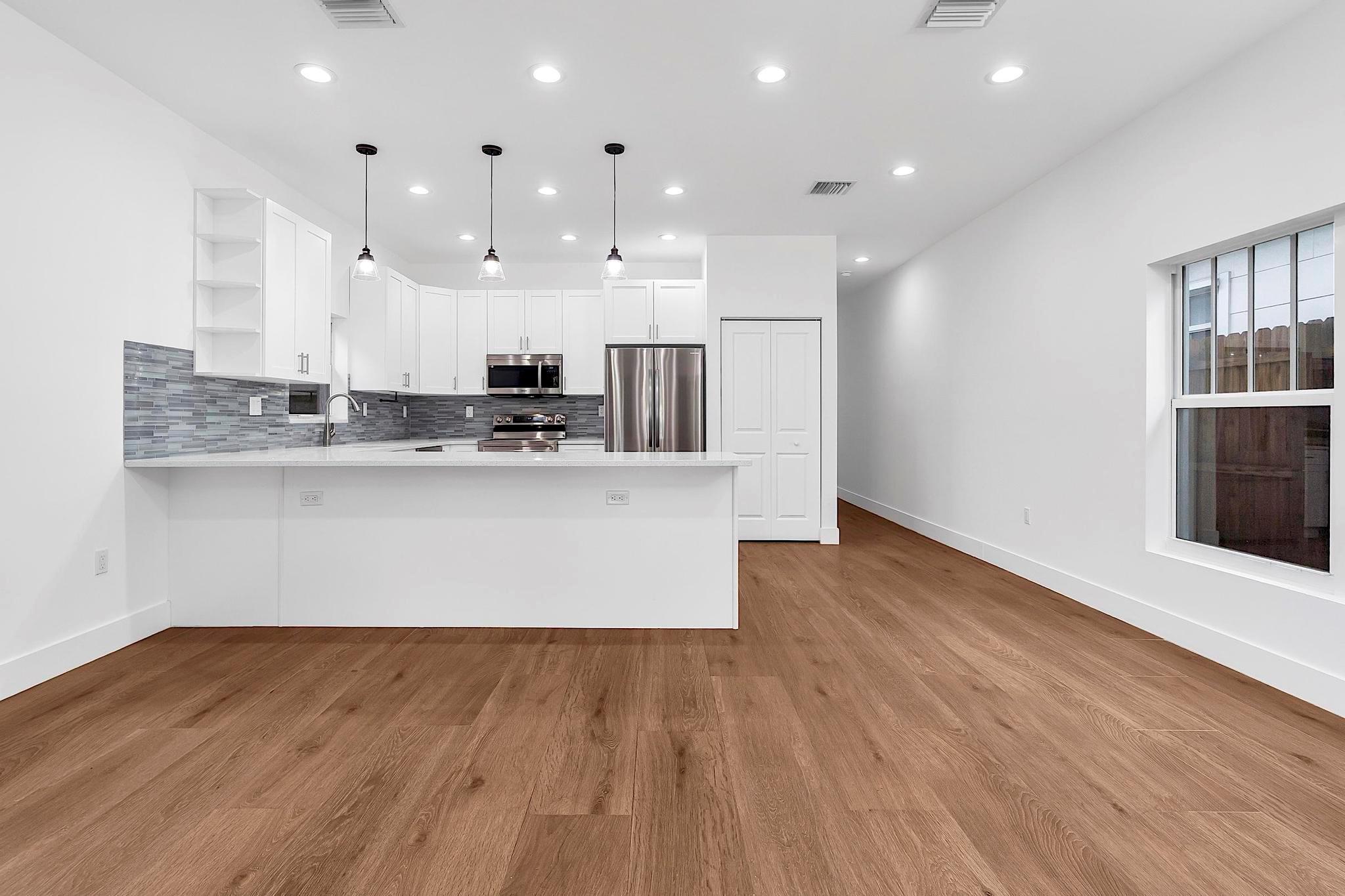 313 S E Street