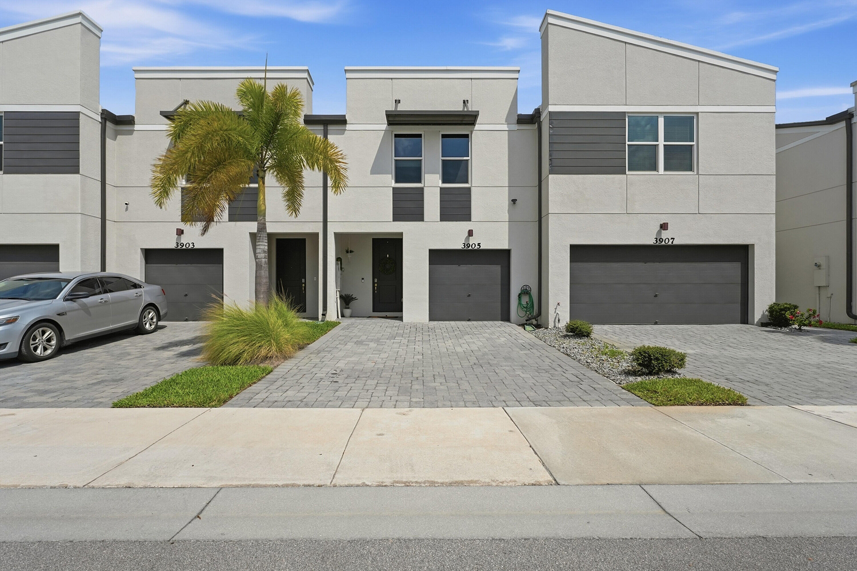 TRILLIUM - Residential Lease