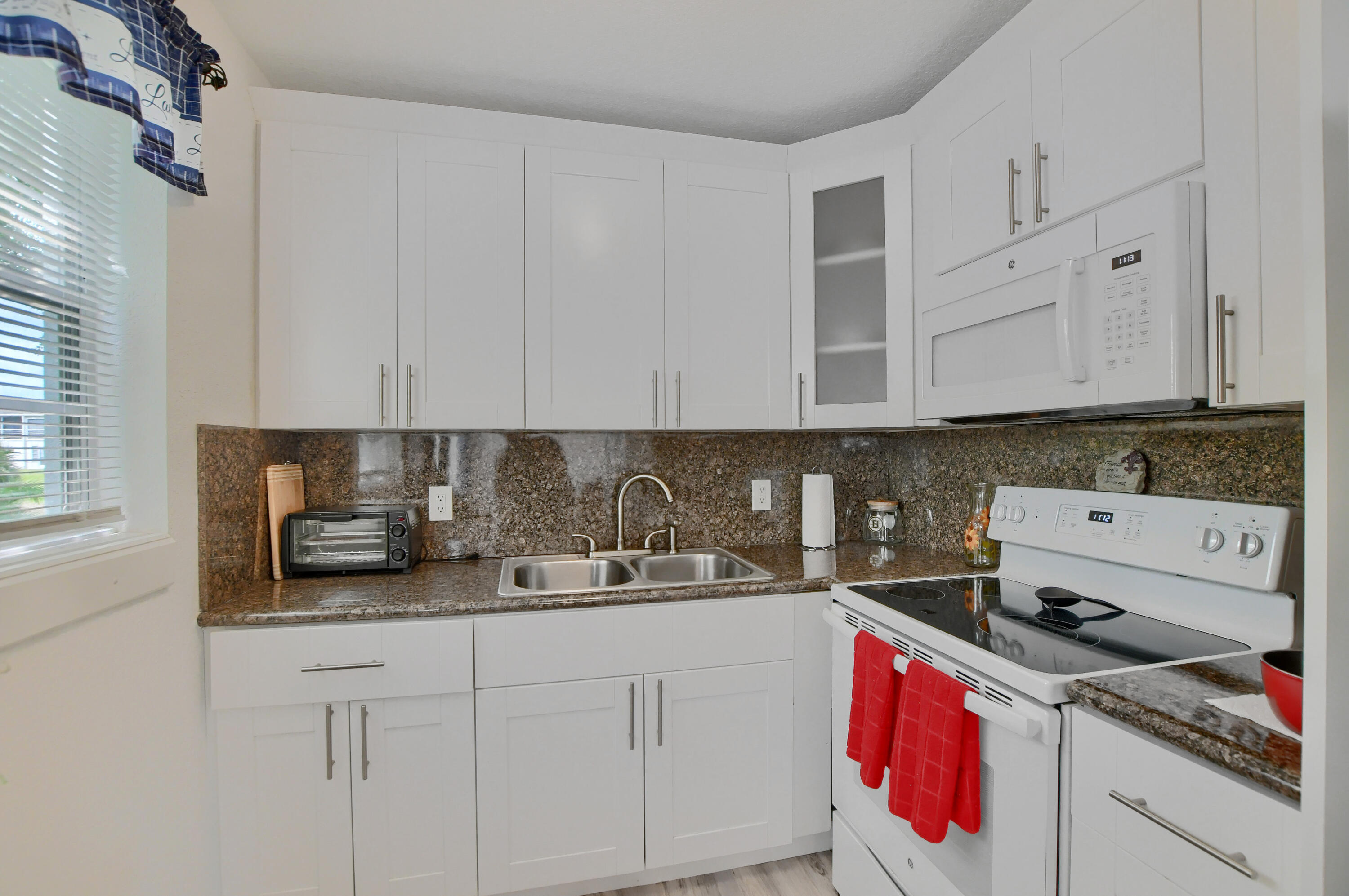 LYNDHURST C CONDO - Residential