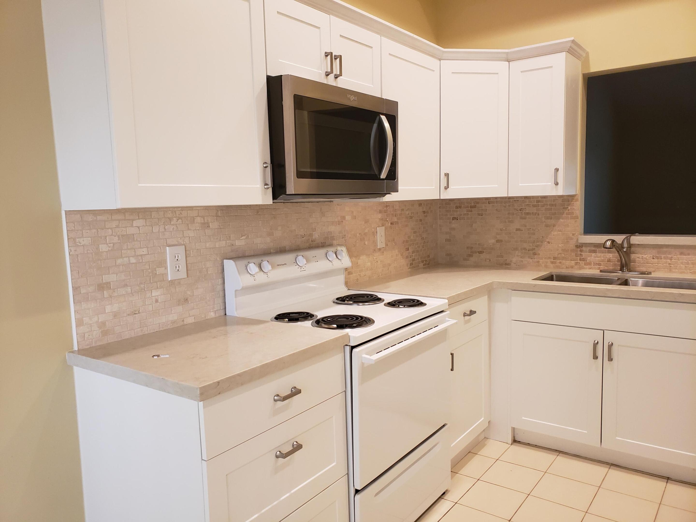 10875 Lake Front Place 10875