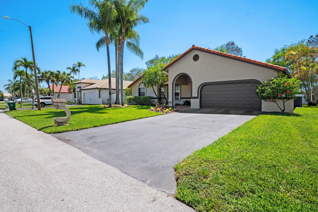 Photo of 15900 Sedgewyck Cir Cir S, Davie, FL 33331 (MLS # B26007928)