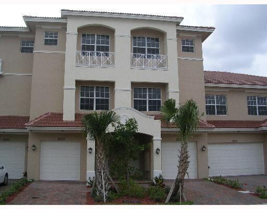 Photo of 5029 Vine Cliff Way W, Palm Beach Gardens, FL 33418 (MLS # R10793823)