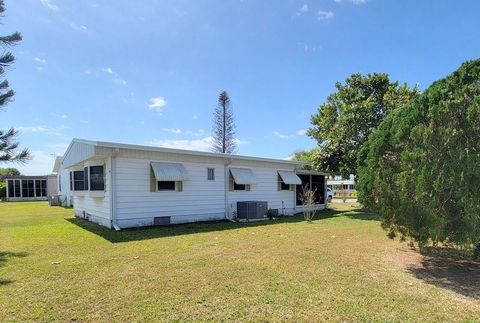 A home in Barefoot Bay