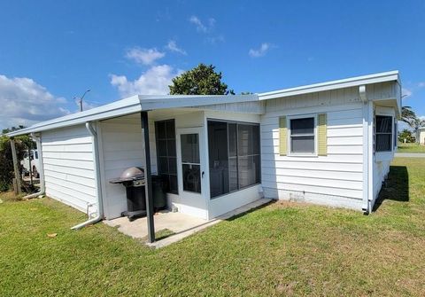 A home in Barefoot Bay