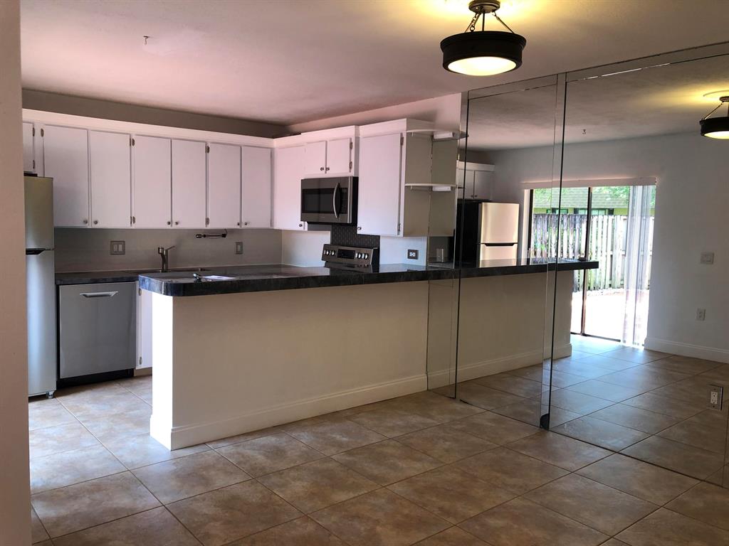 DELRAY OAKS WEST CONDO - Residential Lease