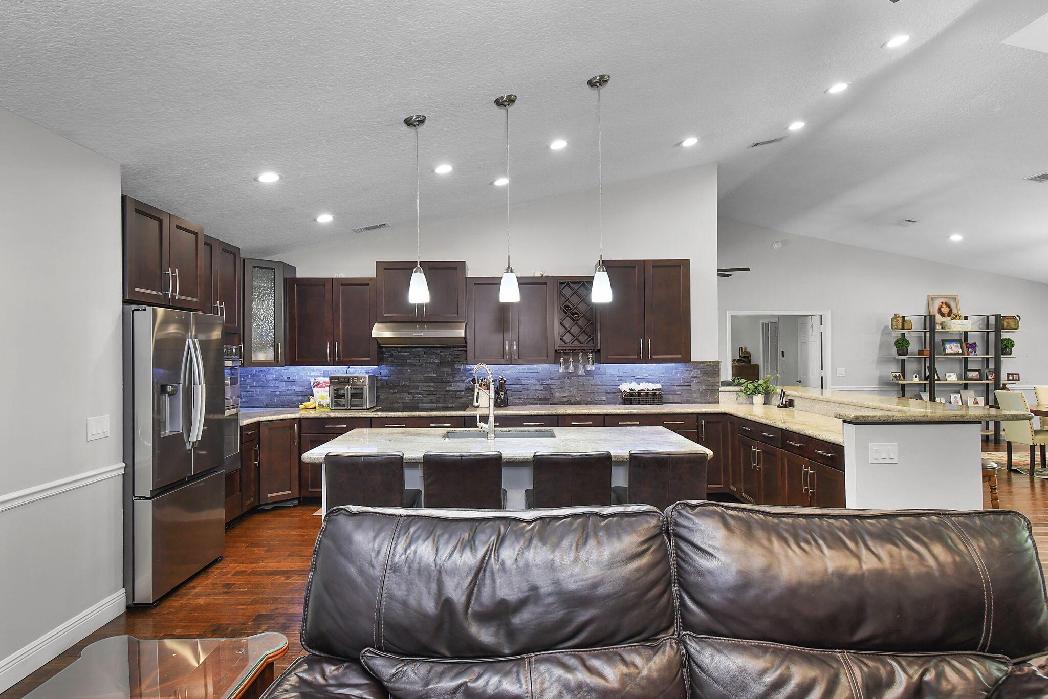 MAGNOLIA BLUFF - Residential