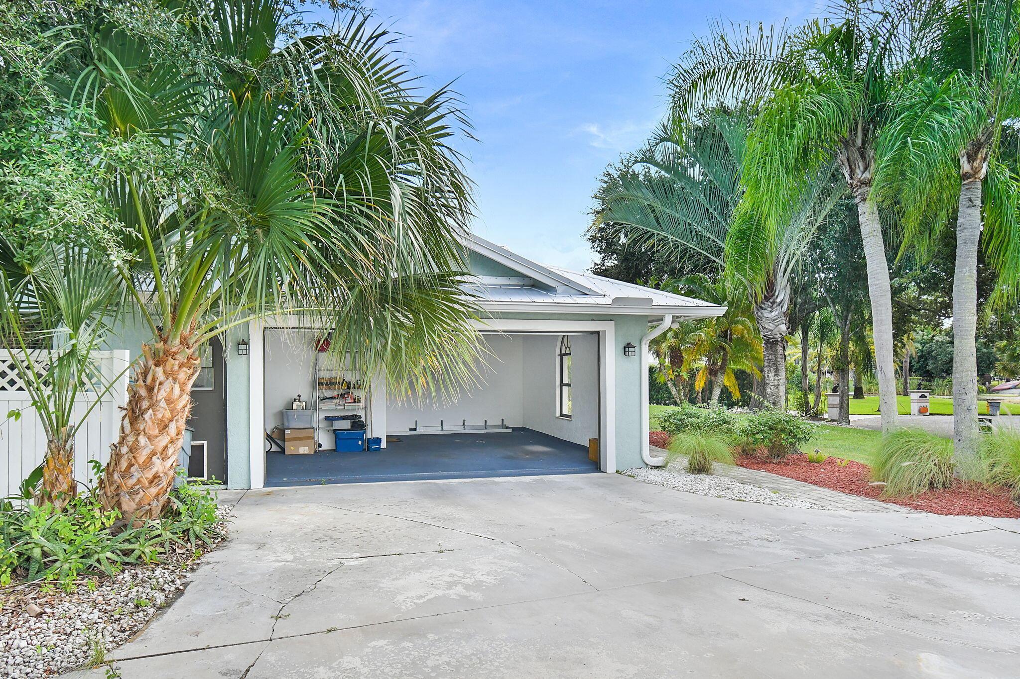 MAGNOLIA BLUFF - Residential