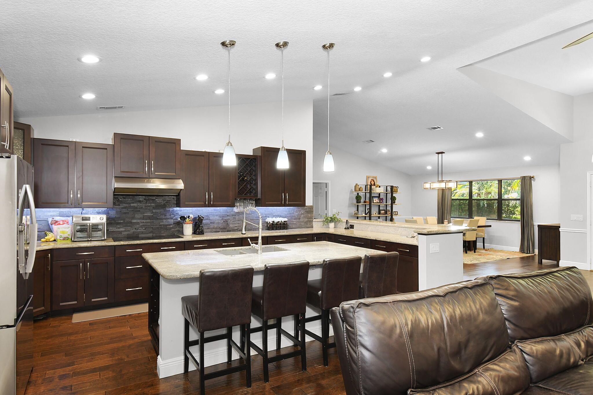 MAGNOLIA BLUFF - Residential
