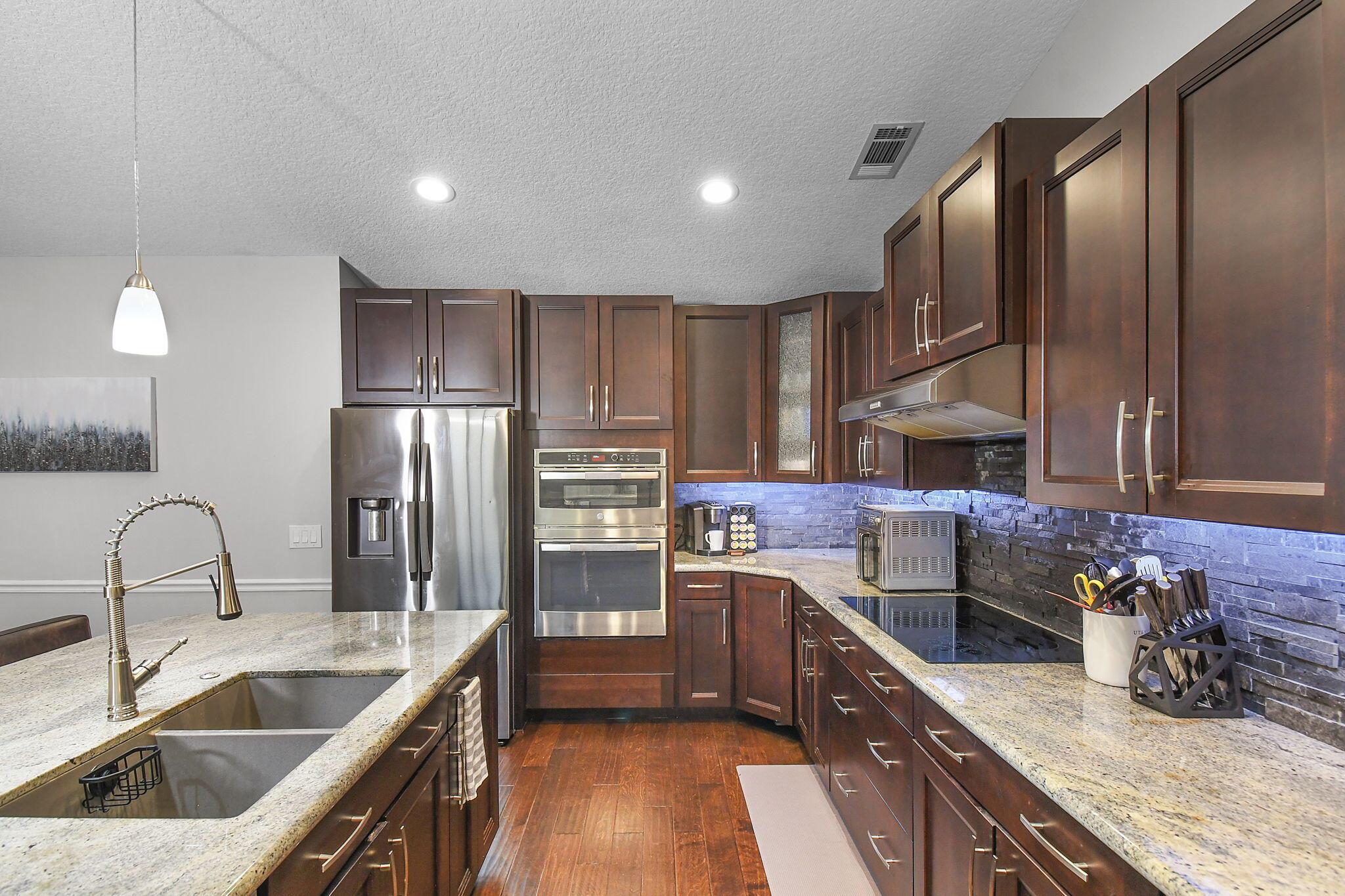 MAGNOLIA BLUFF - Residential