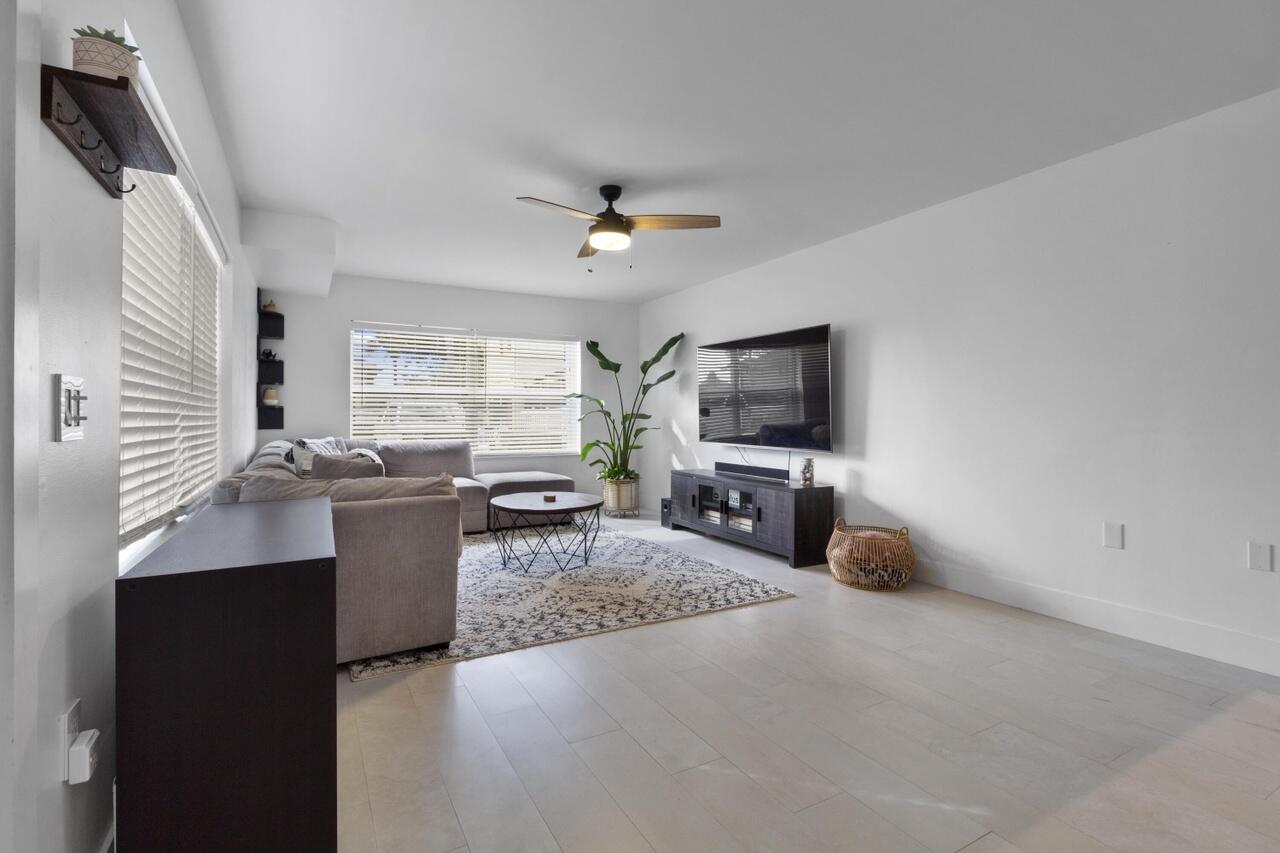 18 Amherst Court D