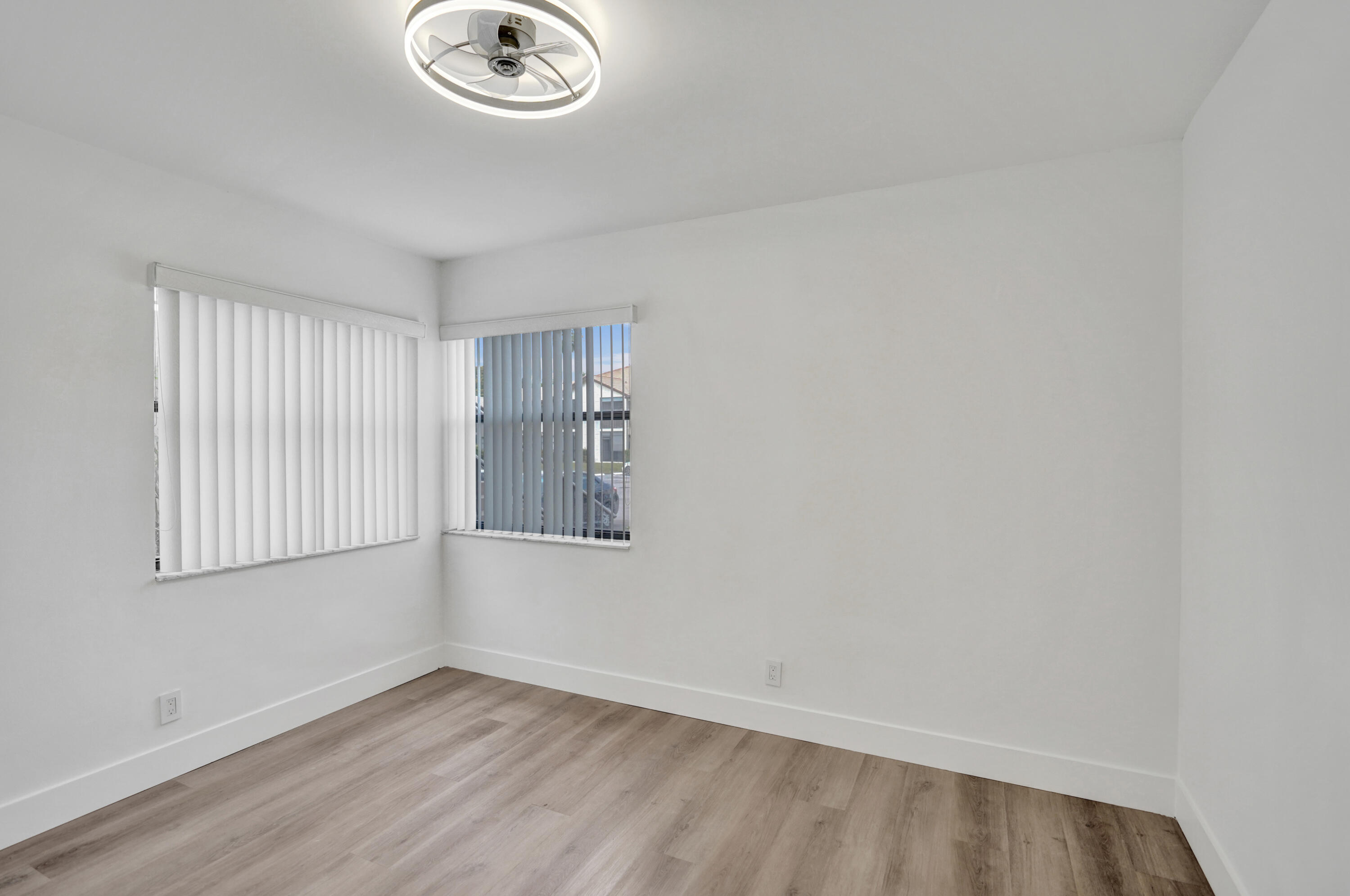 LUCERNE POINT SIX COND UNIT 101 BLDG 8 - Residential