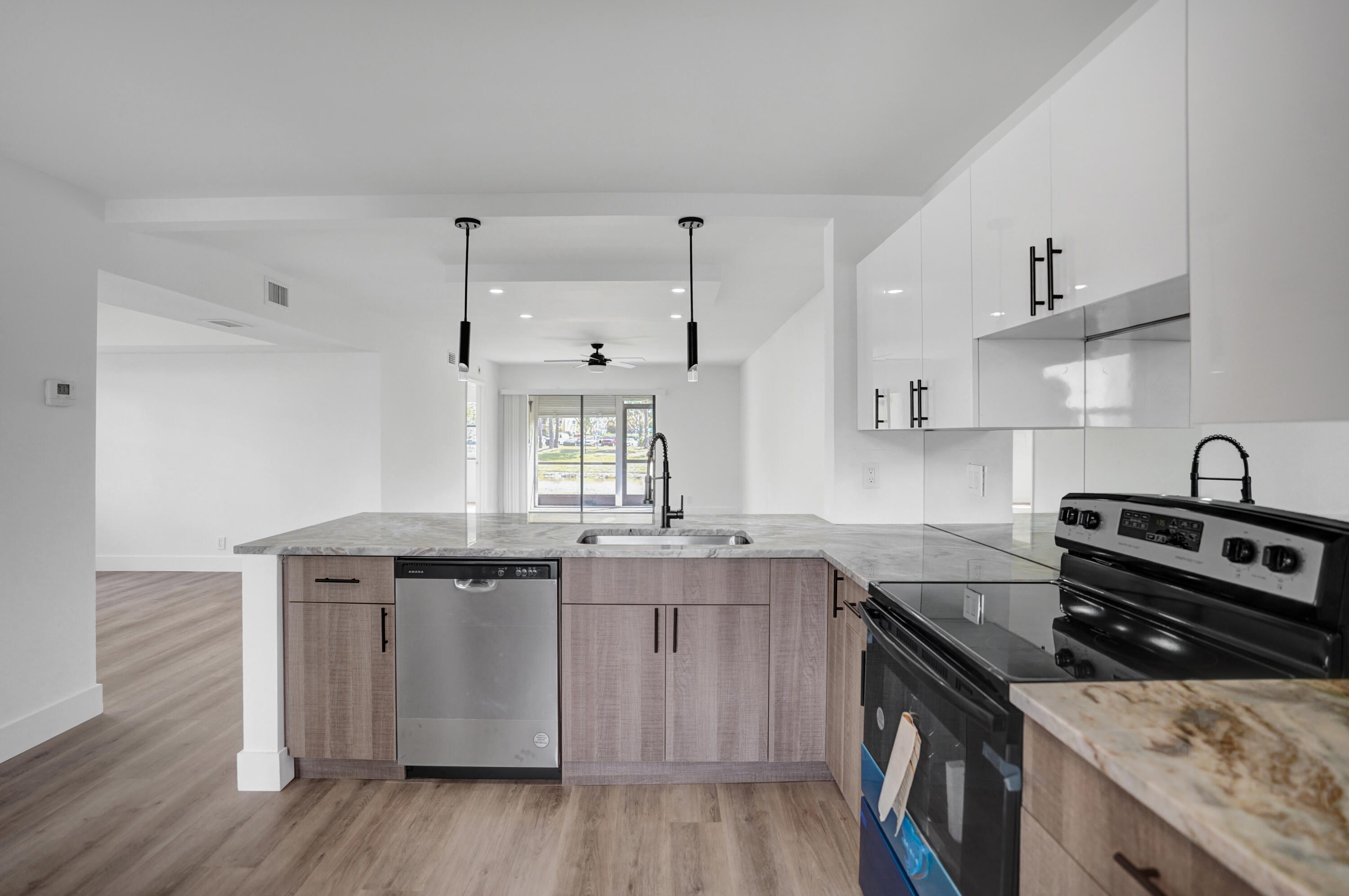 LUCERNE POINT SIX COND UNIT 101 BLDG 8 - Residential