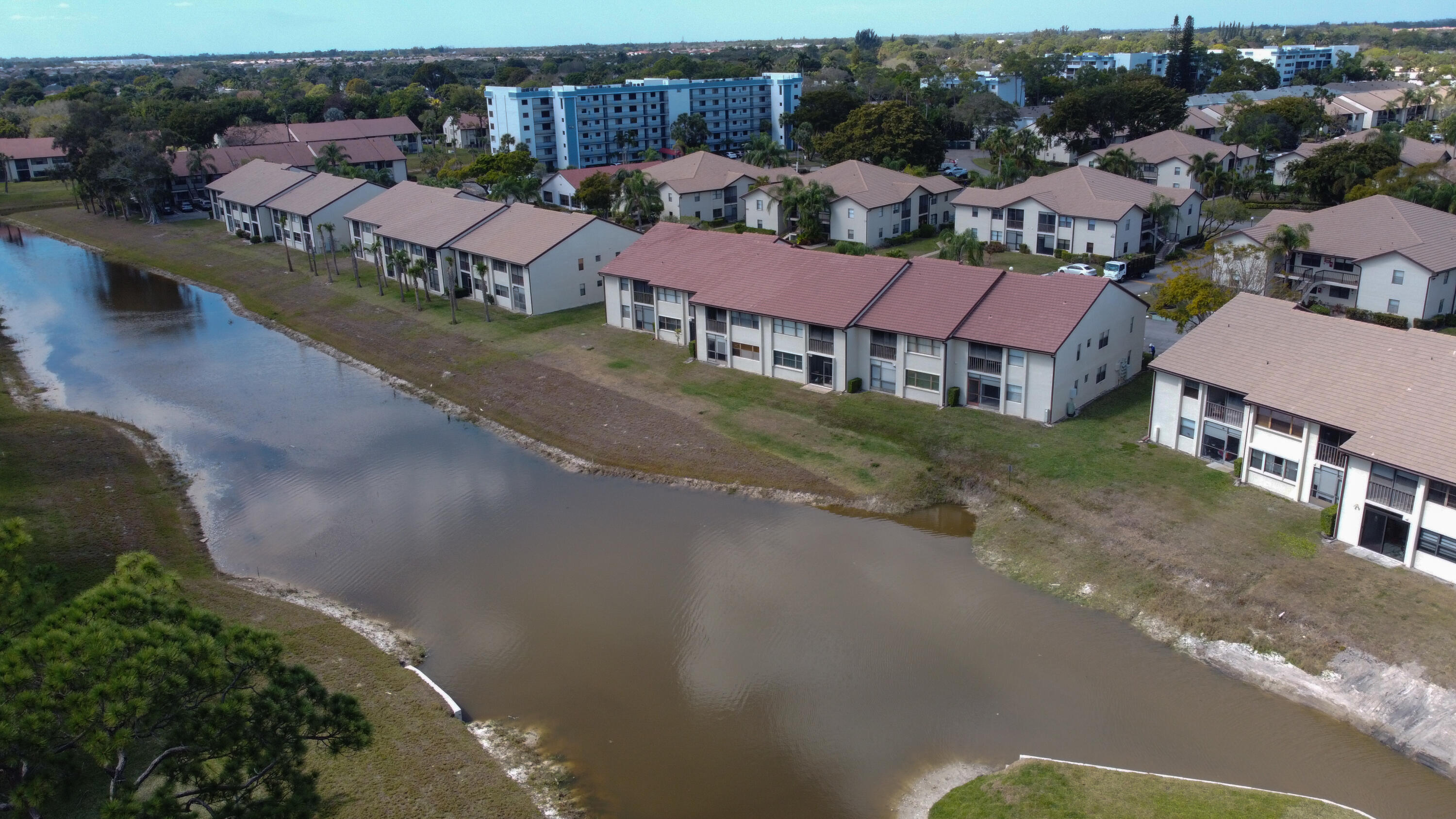 LUCERNE POINT SIX COND UNIT 101 BLDG 8 - Residential