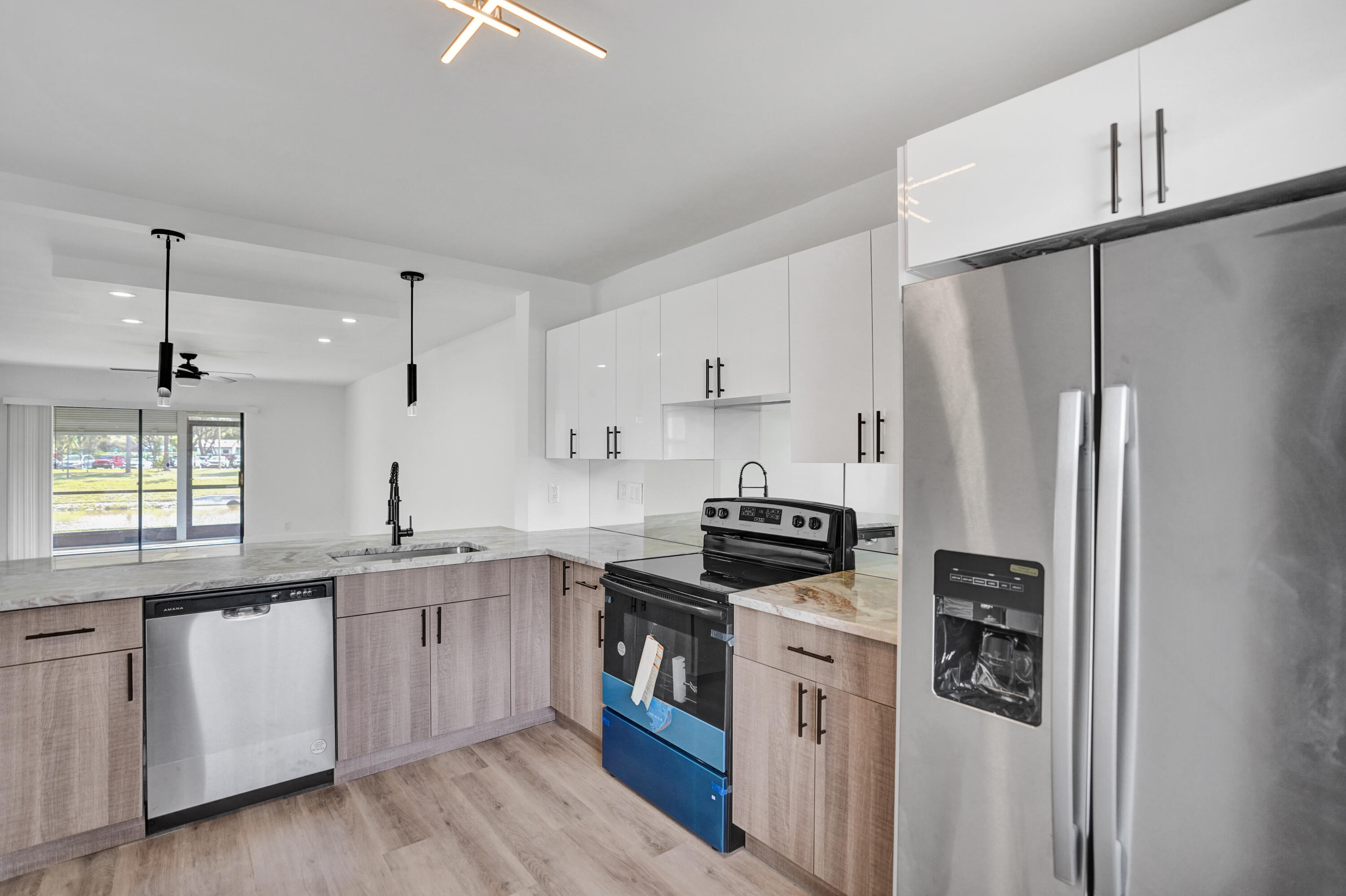 LUCERNE POINT SIX COND UNIT 101 BLDG 8 - Residential