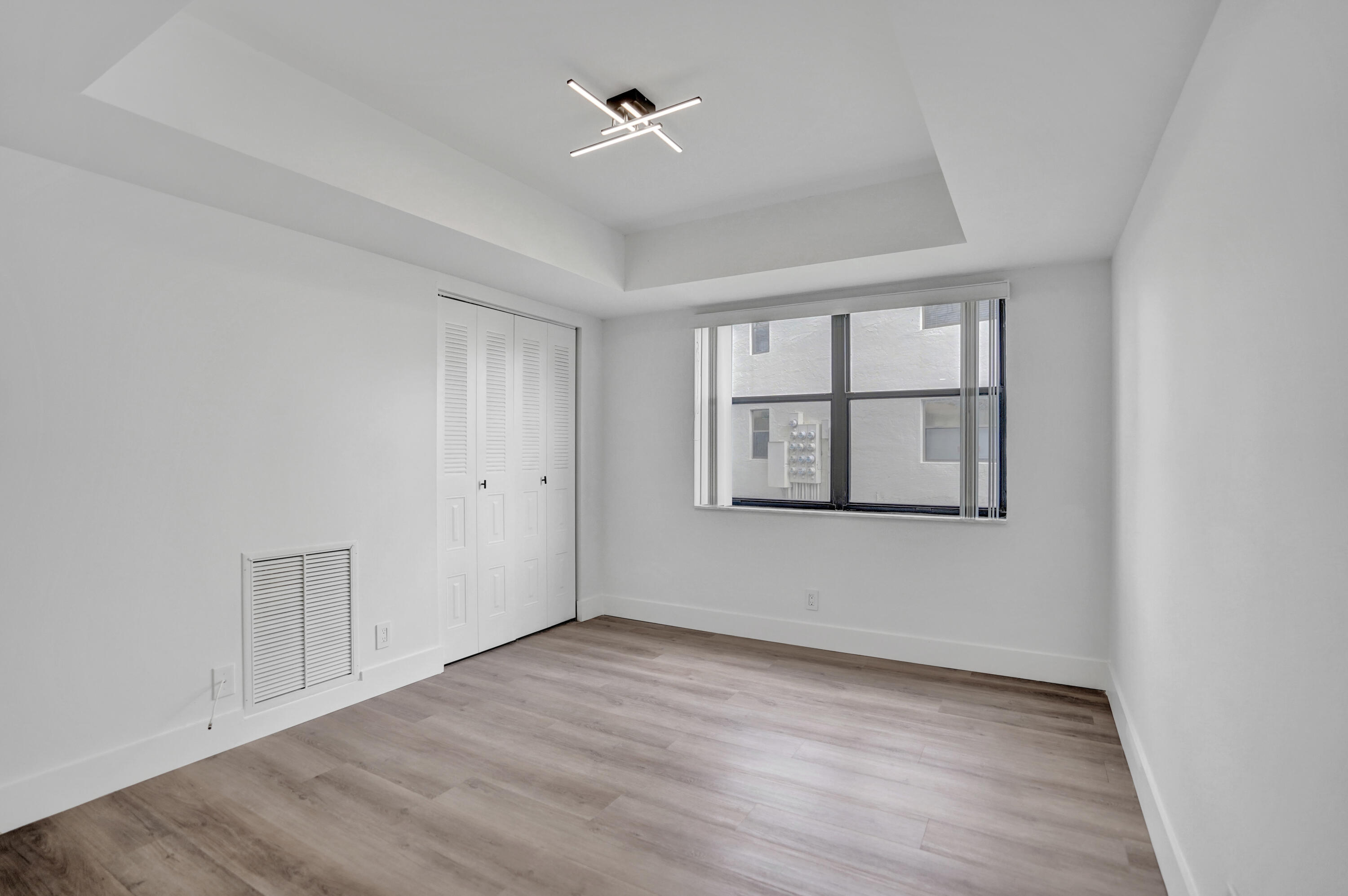 LUCERNE POINT SIX COND UNIT 101 BLDG 8 - Residential