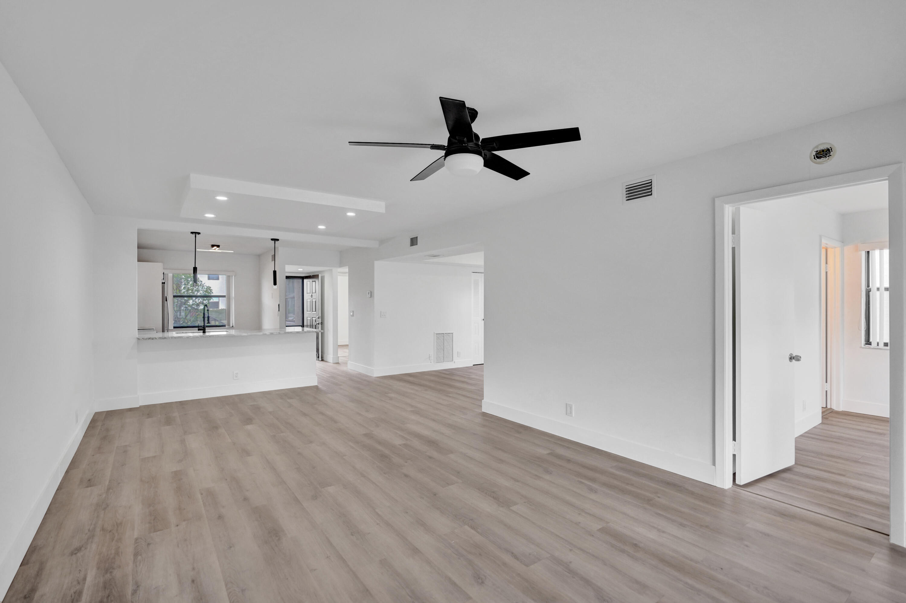 LUCERNE POINT SIX COND UNIT 101 BLDG 8 - Residential