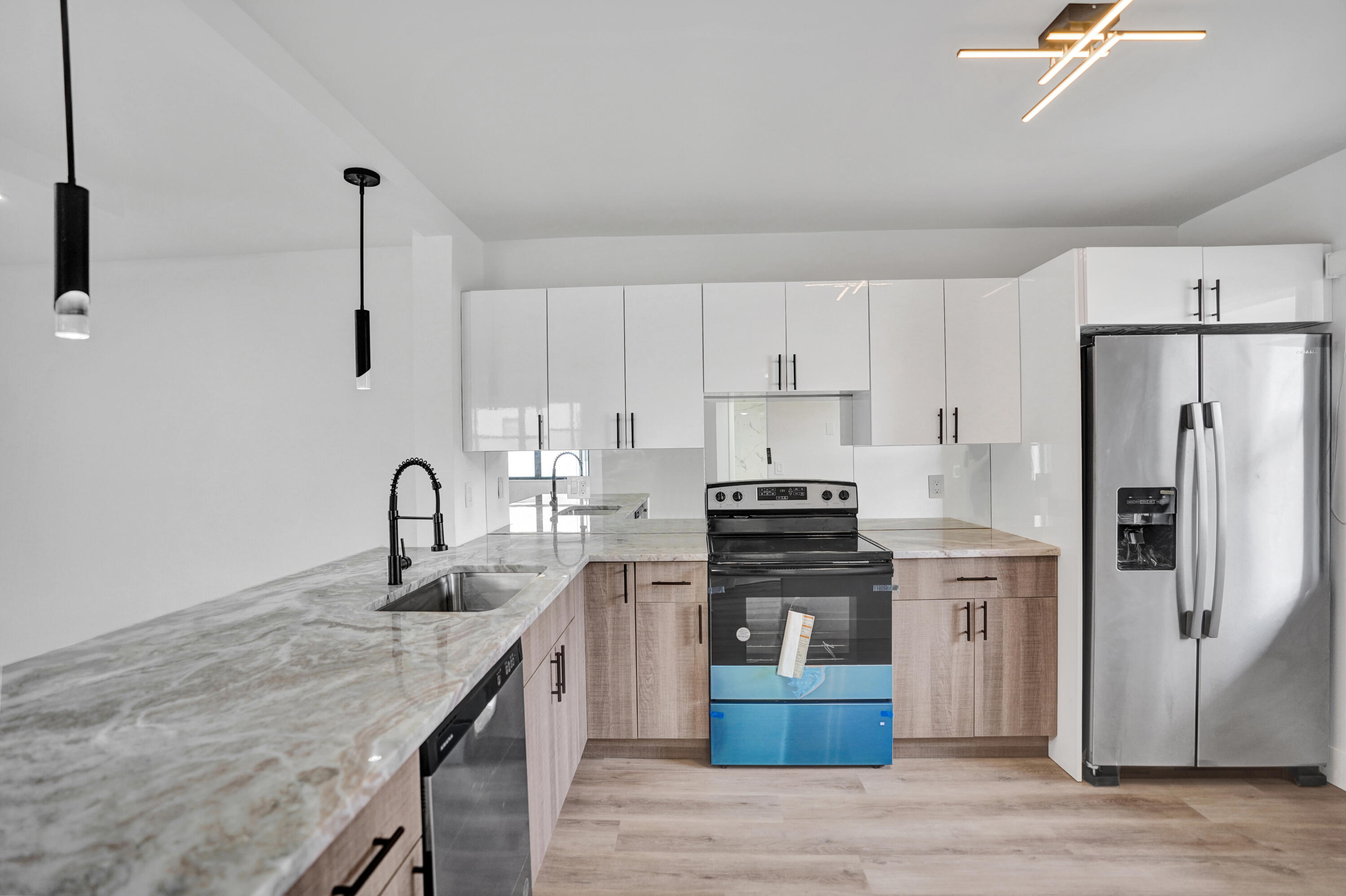 LUCERNE POINT SIX COND UNIT 101 BLDG 8 - Residential