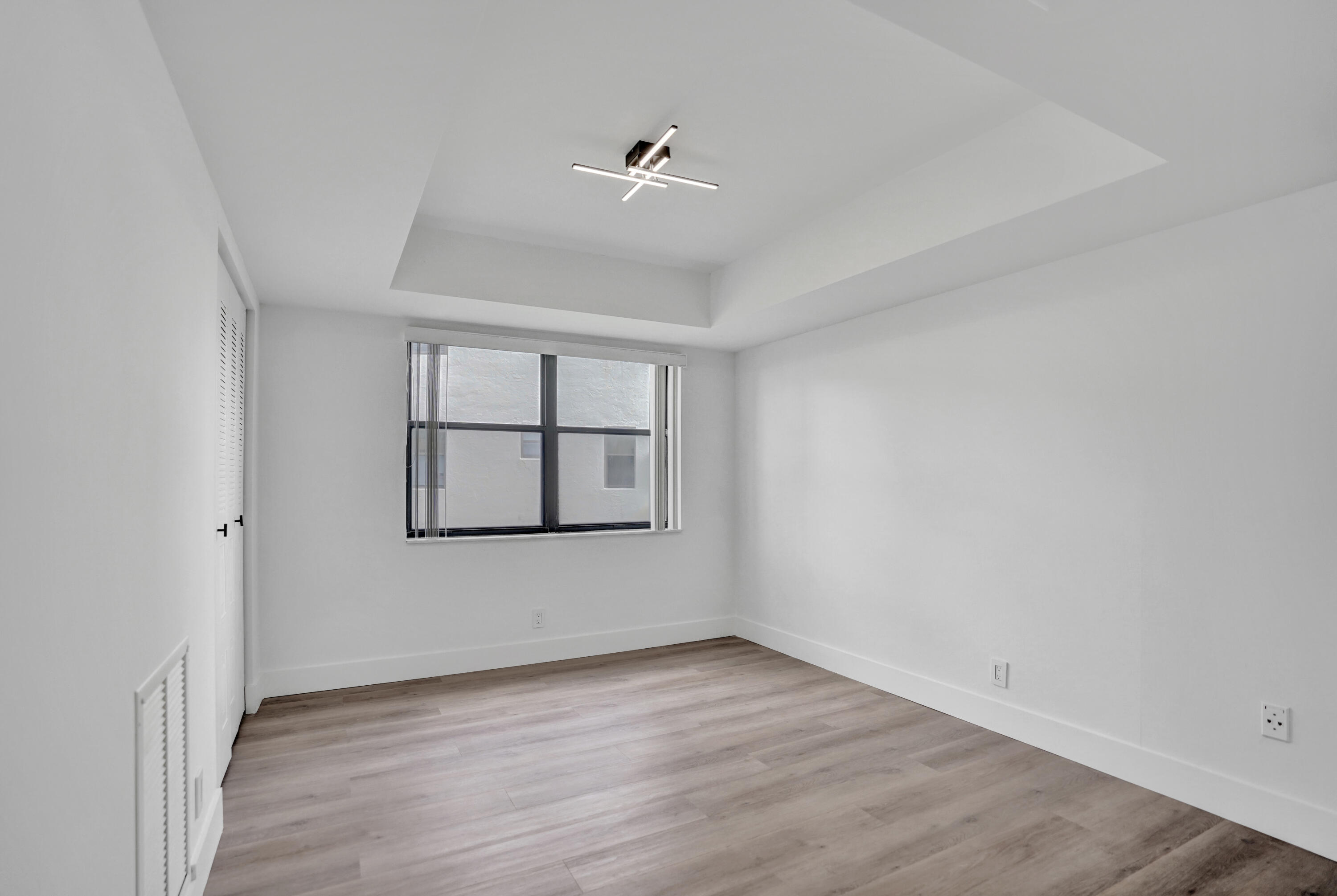 LUCERNE POINT SIX COND UNIT 101 BLDG 8 - Residential