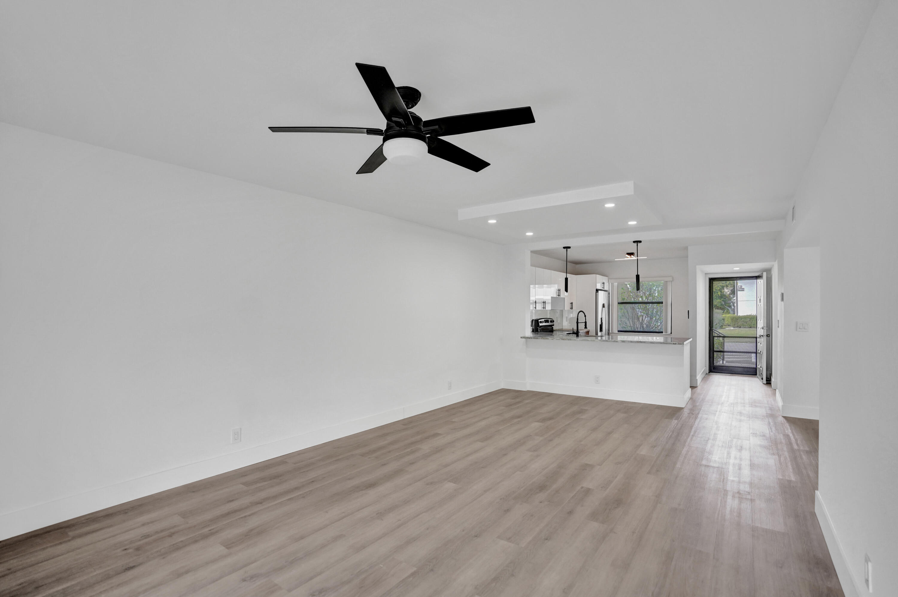 LUCERNE POINT SIX COND UNIT 101 BLDG 8 - Residential