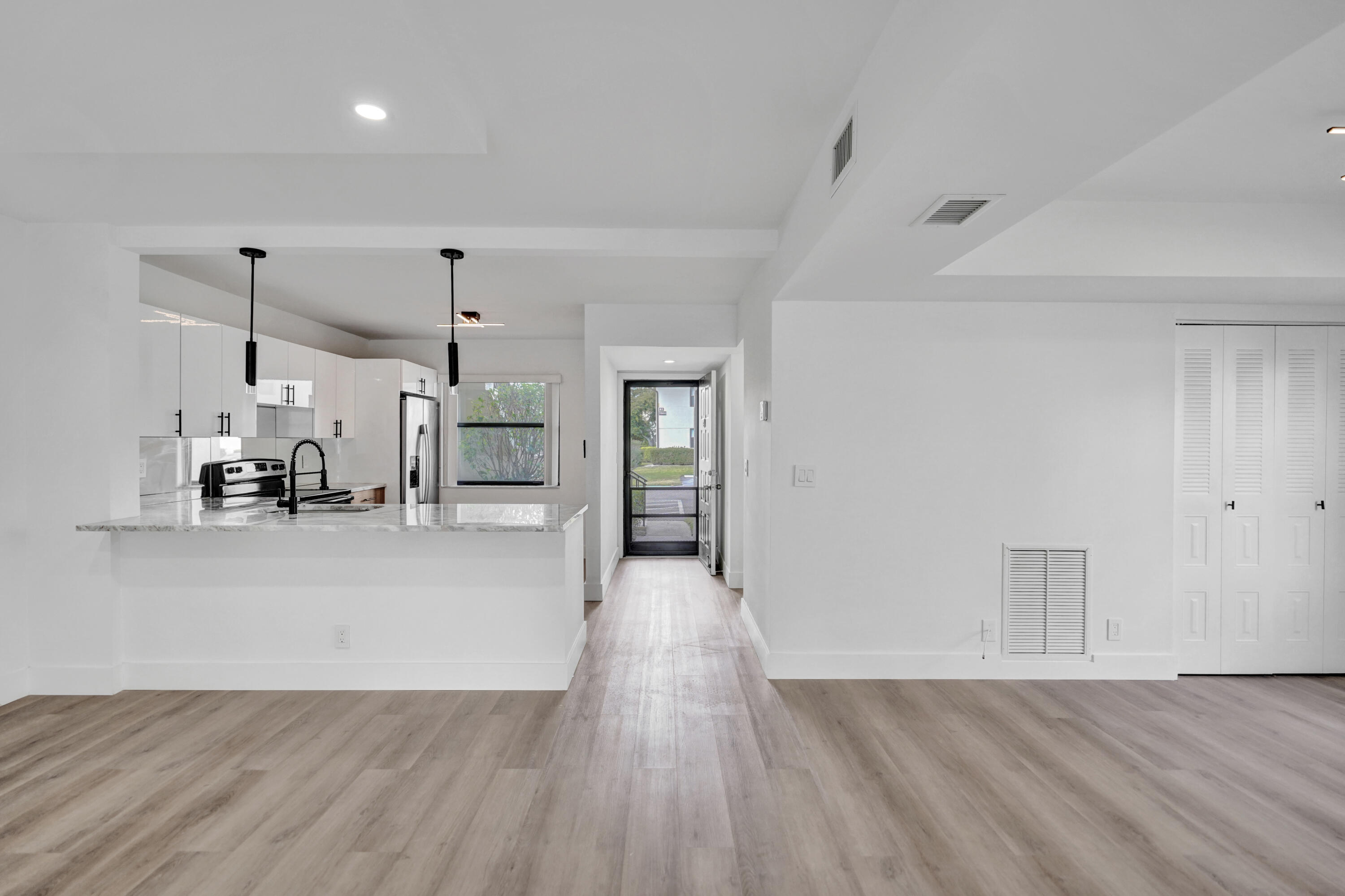 LUCERNE POINT SIX COND UNIT 101 BLDG 8 - Residential