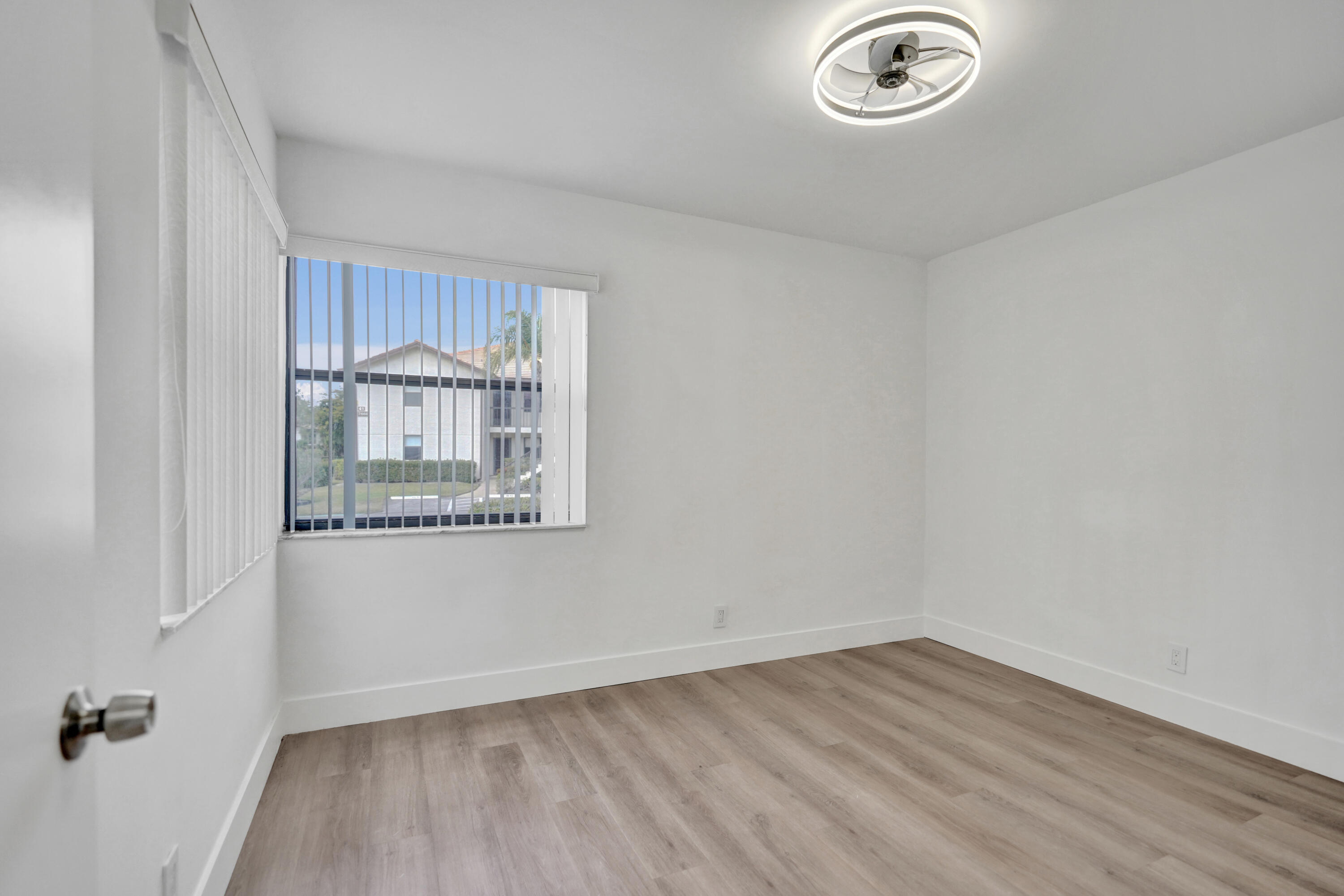 LUCERNE POINT SIX COND UNIT 101 BLDG 8 - Residential