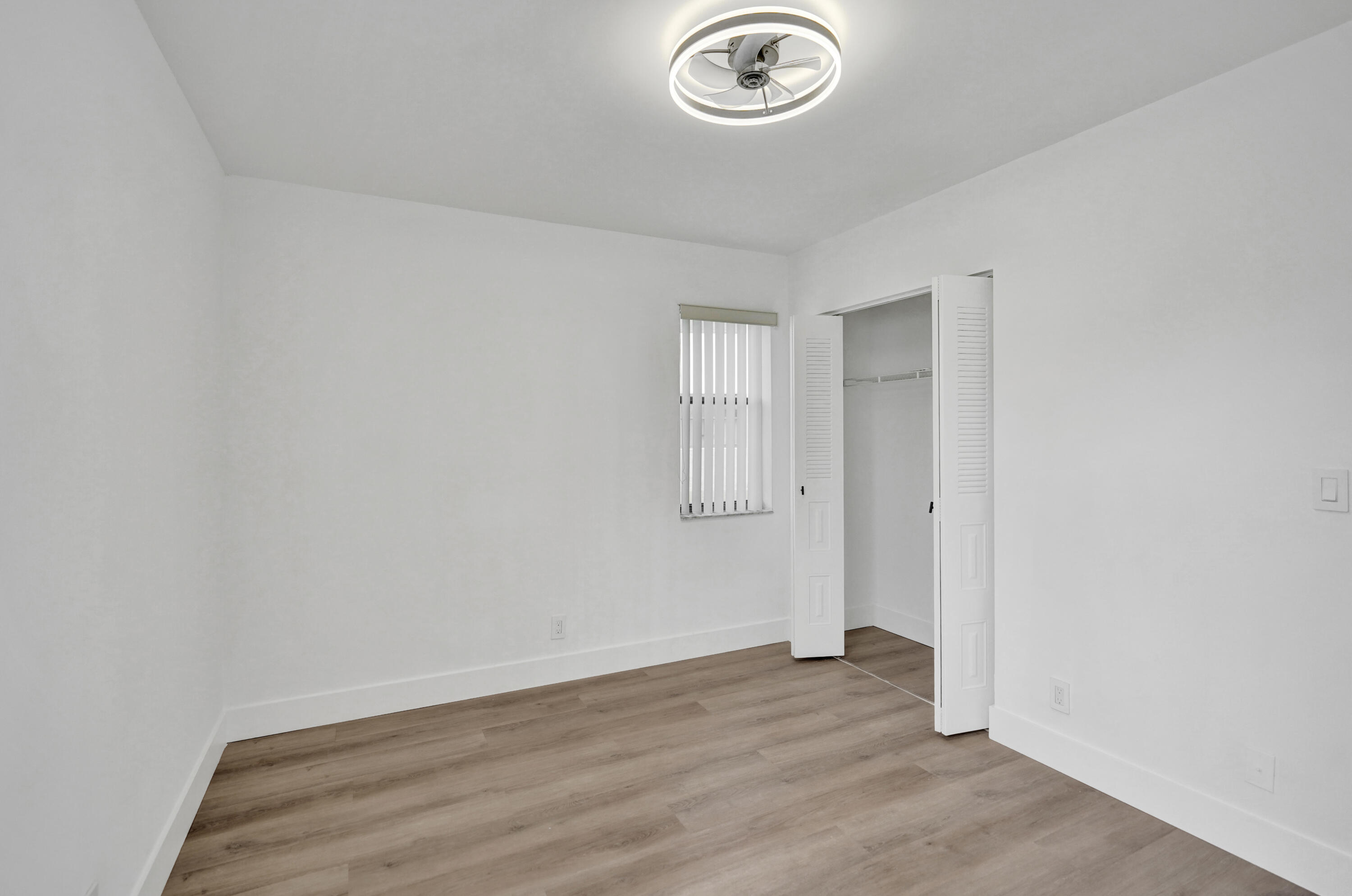 LUCERNE POINT SIX COND UNIT 101 BLDG 8 - Residential