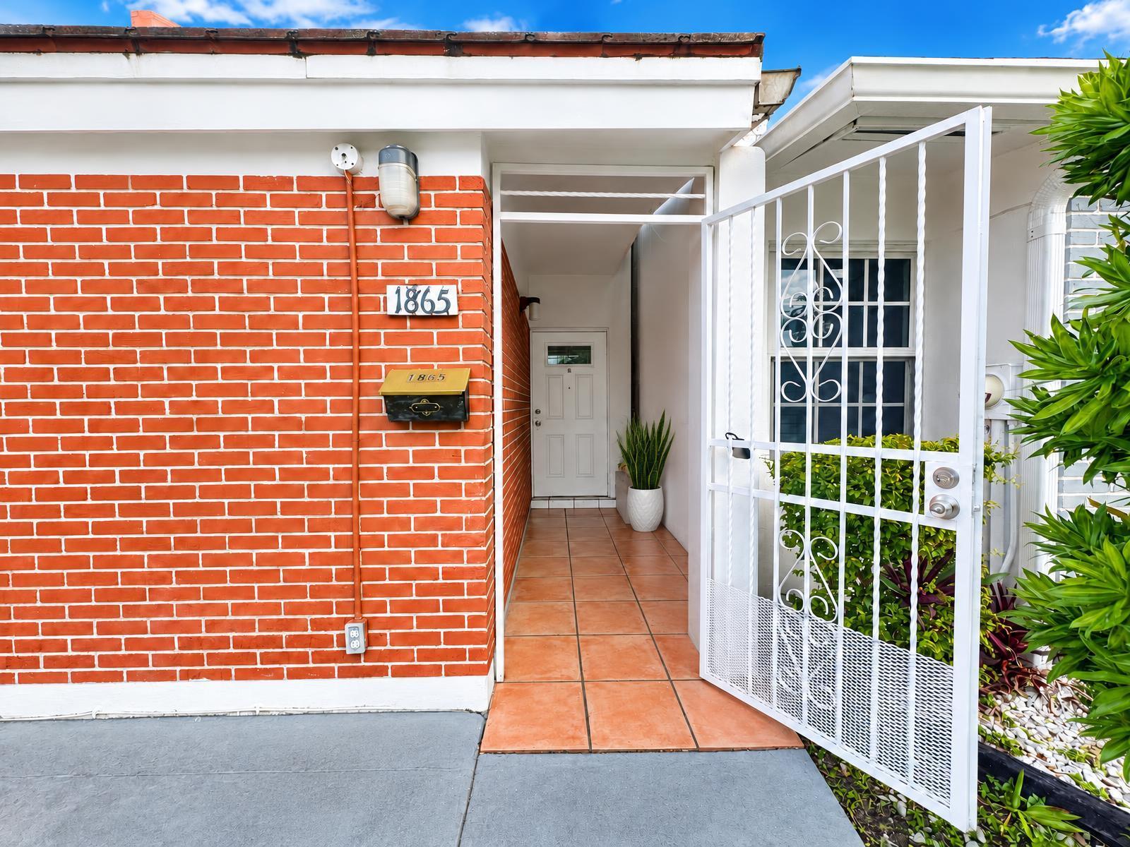 1865 W 68TH