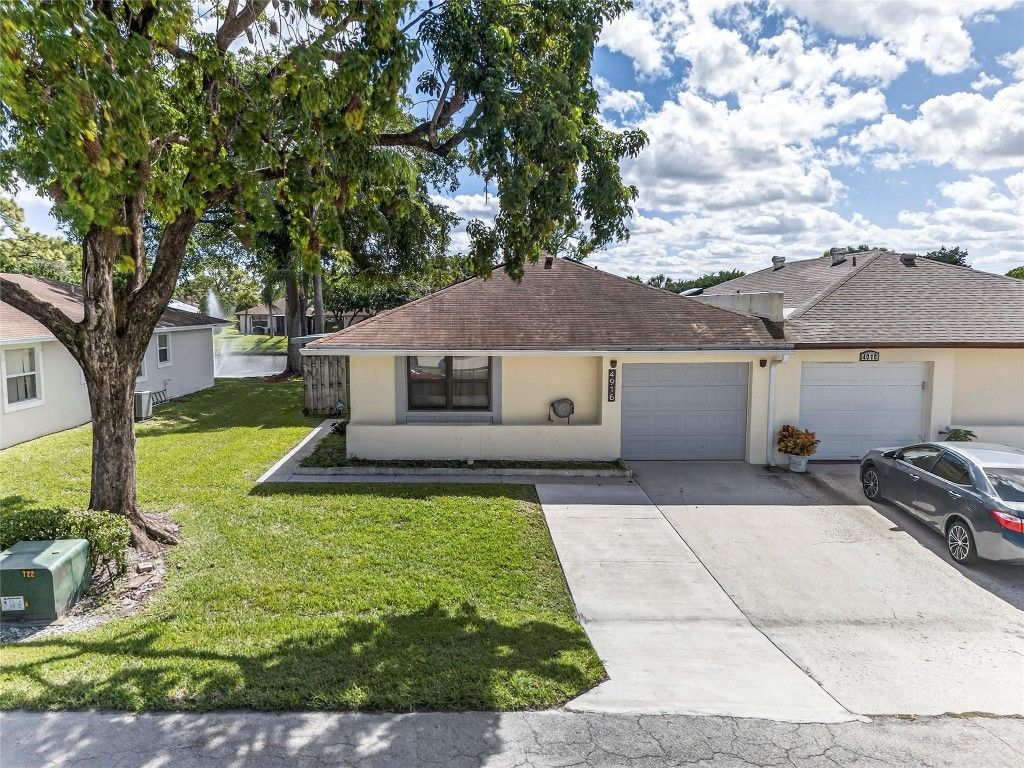 Photo of 4916 Luqui Court #26A, West Palm Beach, FL 33415 (MLS # F10532040)