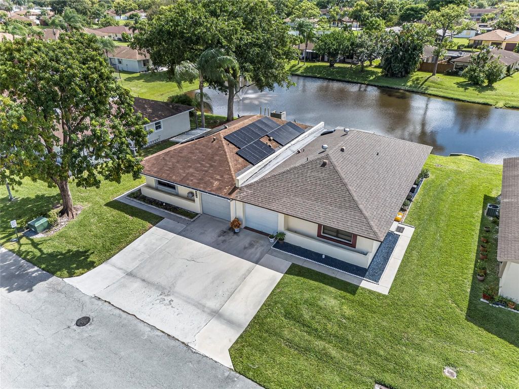 Photo of 4916 Luqui Ct #26A, West Palm Beach, FL 33415 (MLS # F10532040)