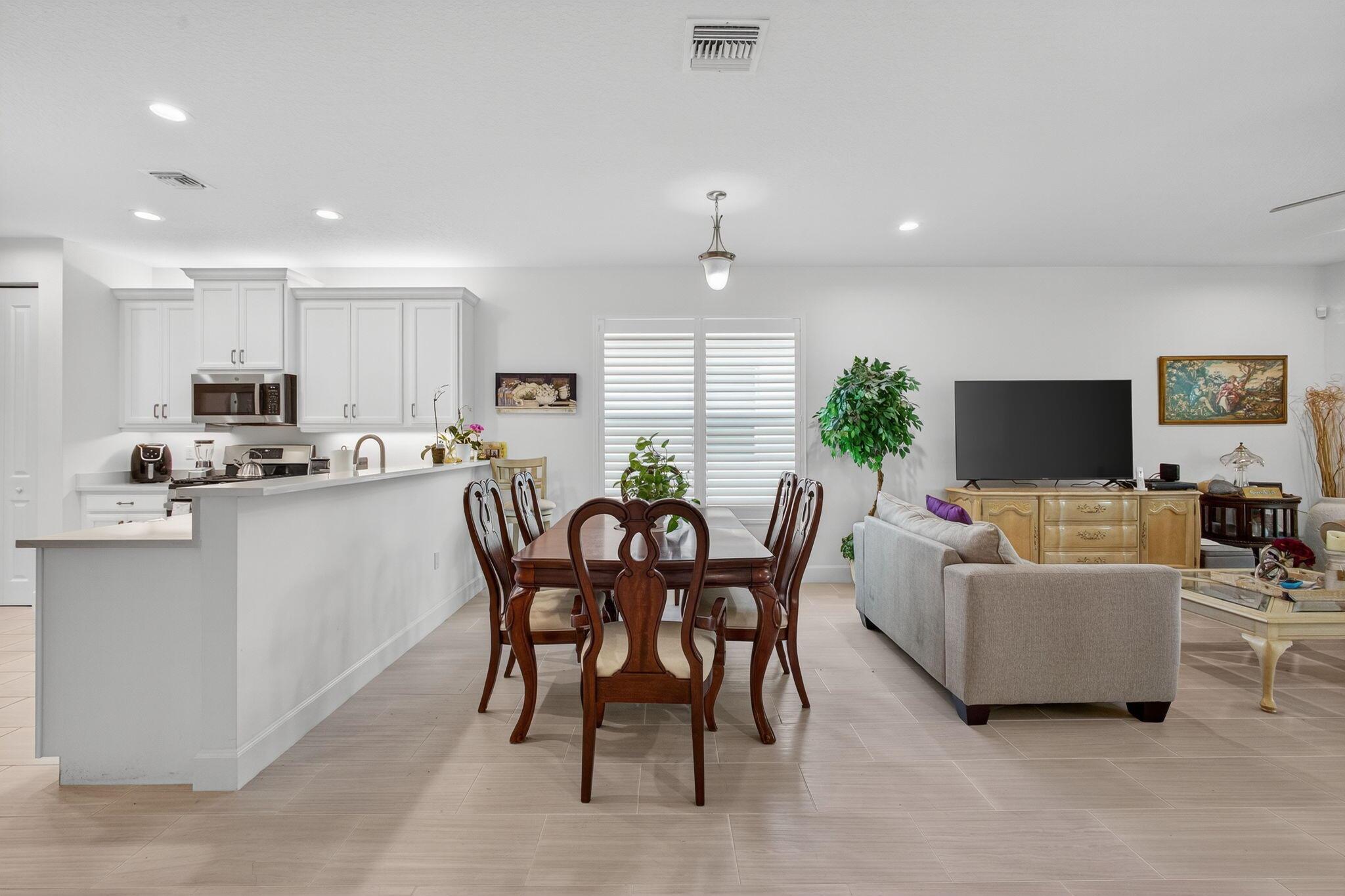 VALENCIA GROVE/RIVERLAND - Residential