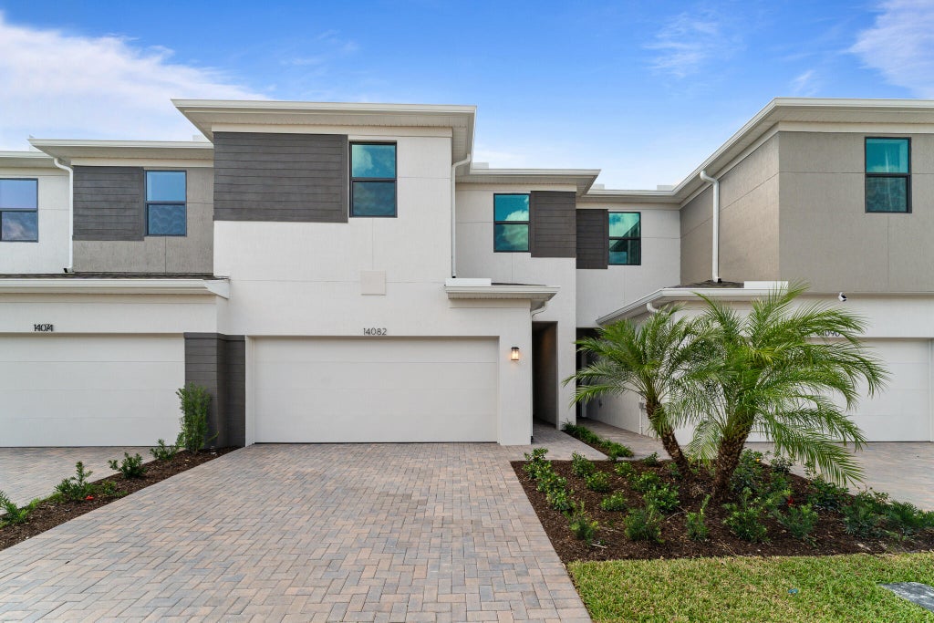 Photo of 9894 SW TORQUAY Drive, Port Saint Lucie, FL 34987 (MLS # B26076401)