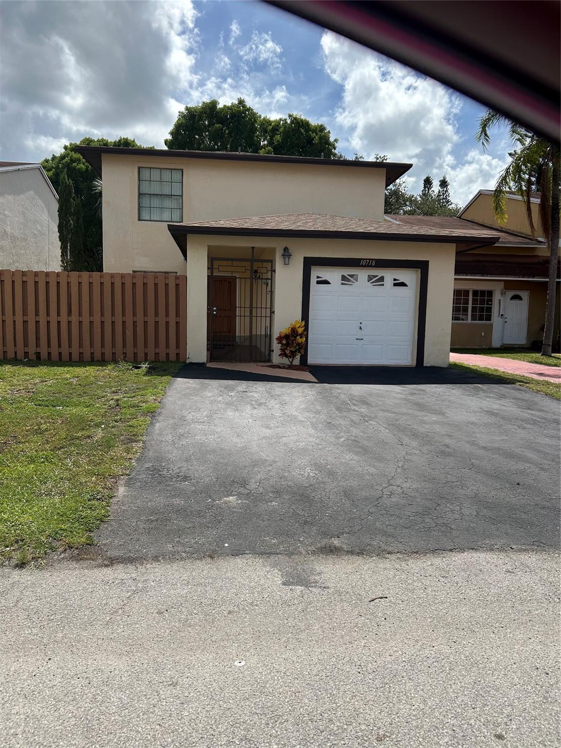 Charming 3 bdrm 3 bath with single car garage with the community's lake 1 block away. Community center with pool and gym. The house has a new roof, new AC and kitchen cabinets, newly painted on the inside and more. Loads of space and kitchen set up with 2 full sized fridges. Both HOA is $300 every 3 months ( = to $100 month).