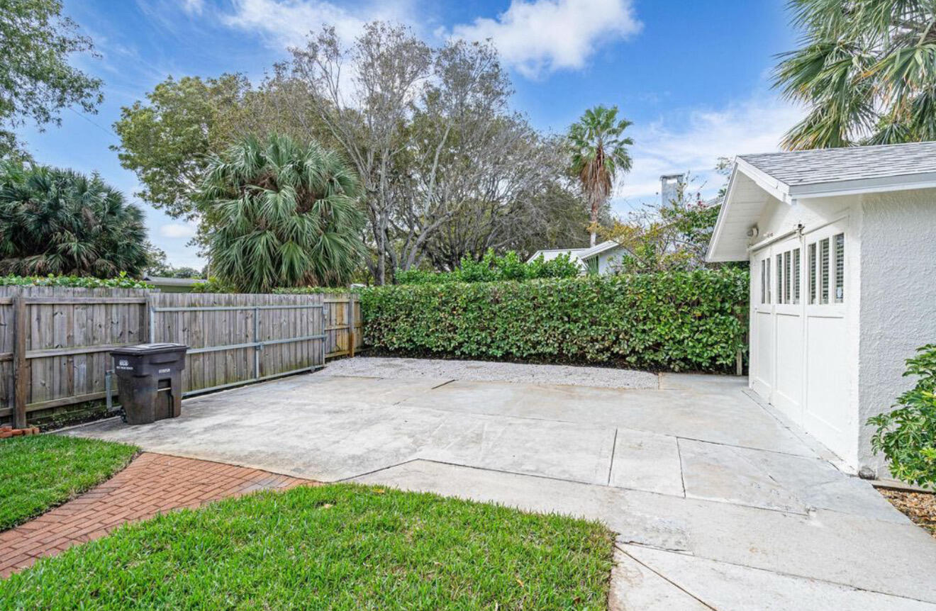 NORTH PALM BCH 3 - Residential Lease