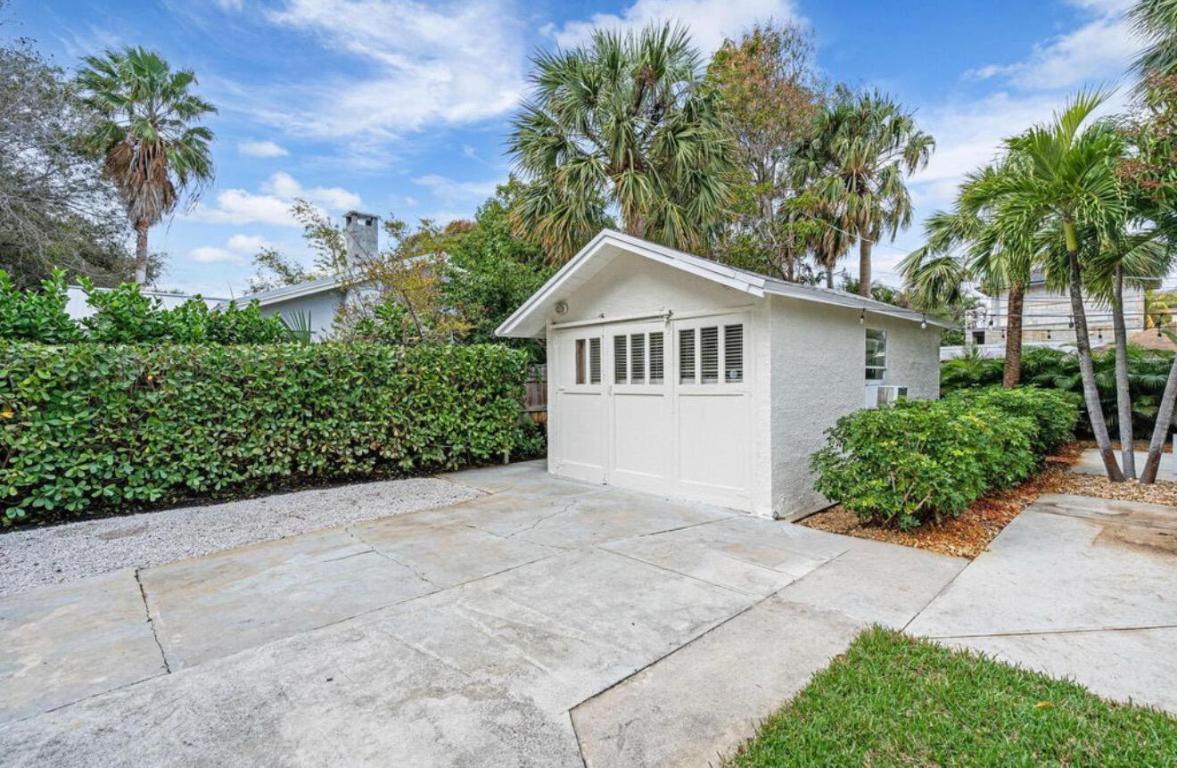 NORTH PALM BCH 3 - Residential Lease