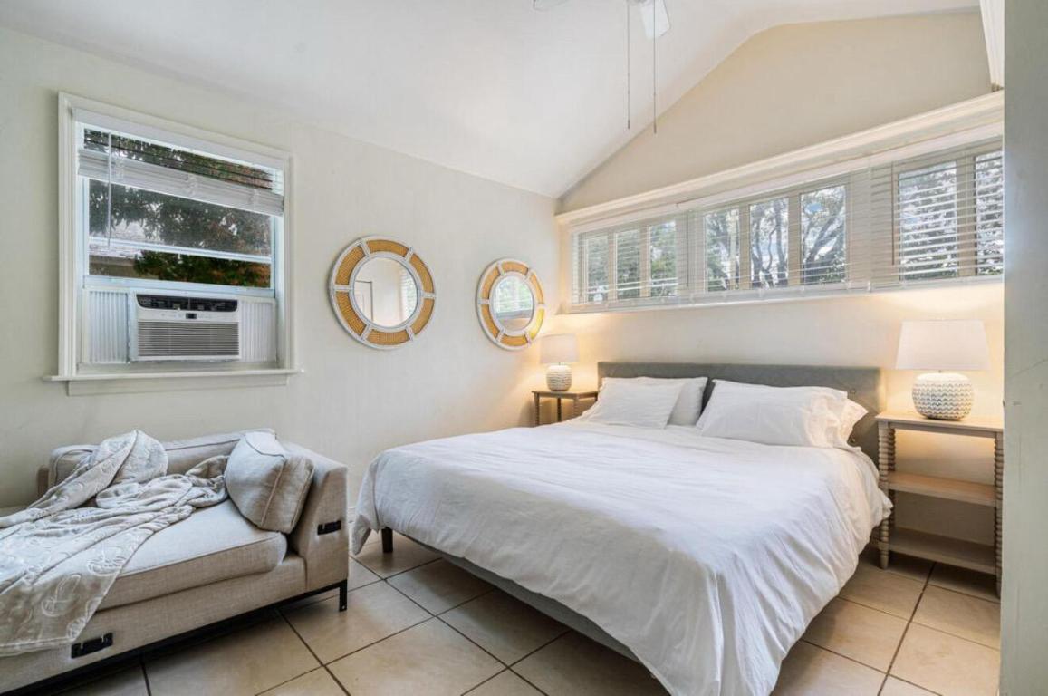 NORTH PALM BCH 3 - Residential Lease