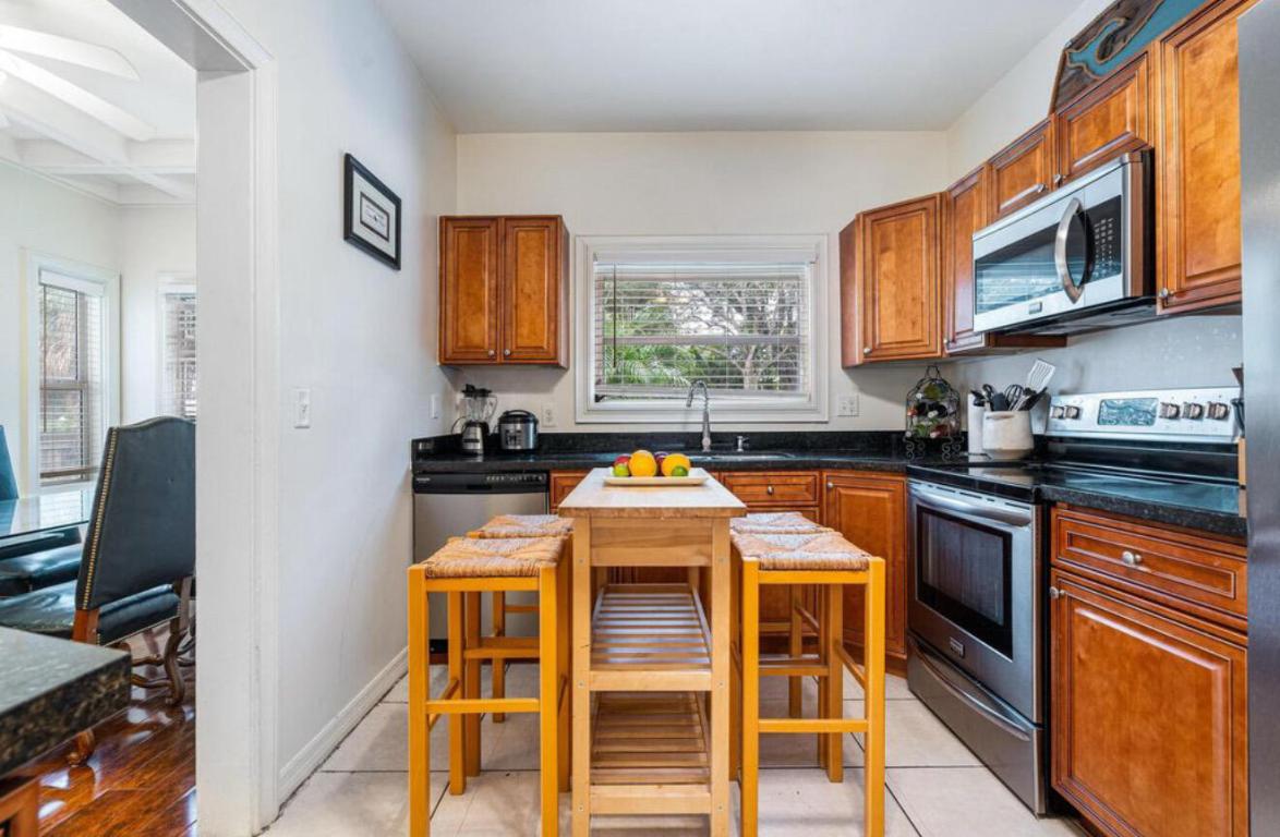 NORTH PALM BCH 3 - Residential Lease