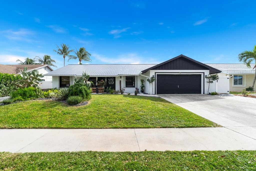 Photo of 3952 Green Forest Drive, Boynton Beach, FL 33436 (MLS # R11138139)