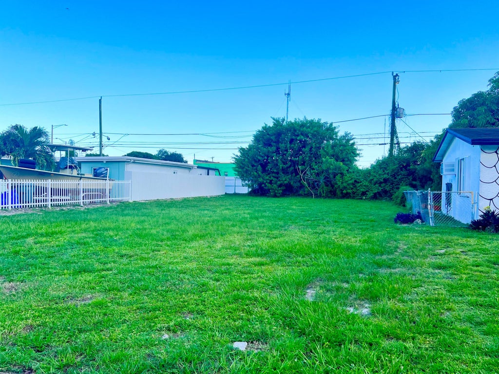 Photo of 5226 Fletcher Street, Hollywood, FL 33021 (MLS # B26062505)