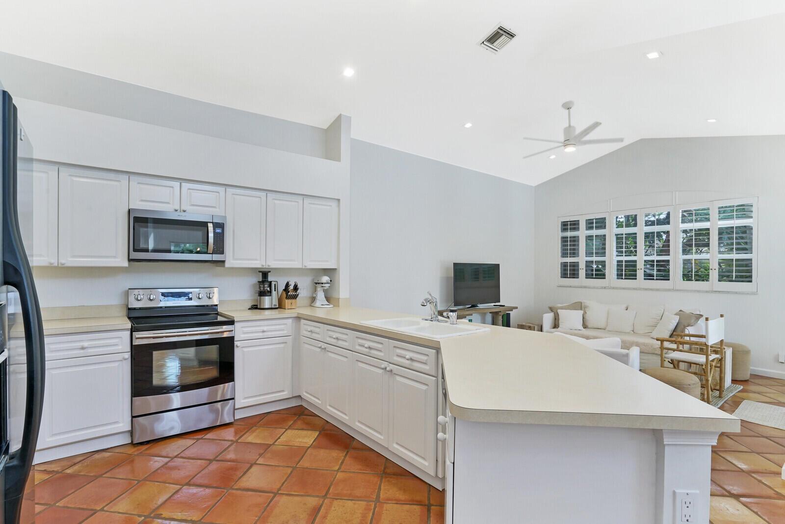 CHUKKER COVE P B POLO & C - Residential Lease