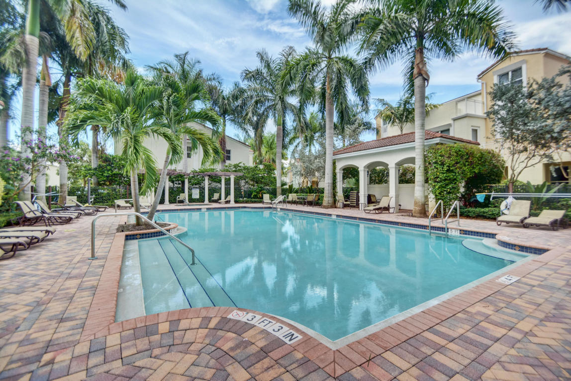 BLUE LAKE TOWNHOMES - Residential Lease