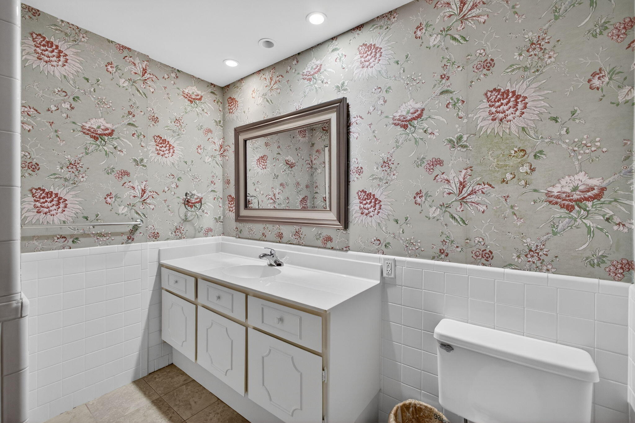 WHITEHALL CONDO - Residential