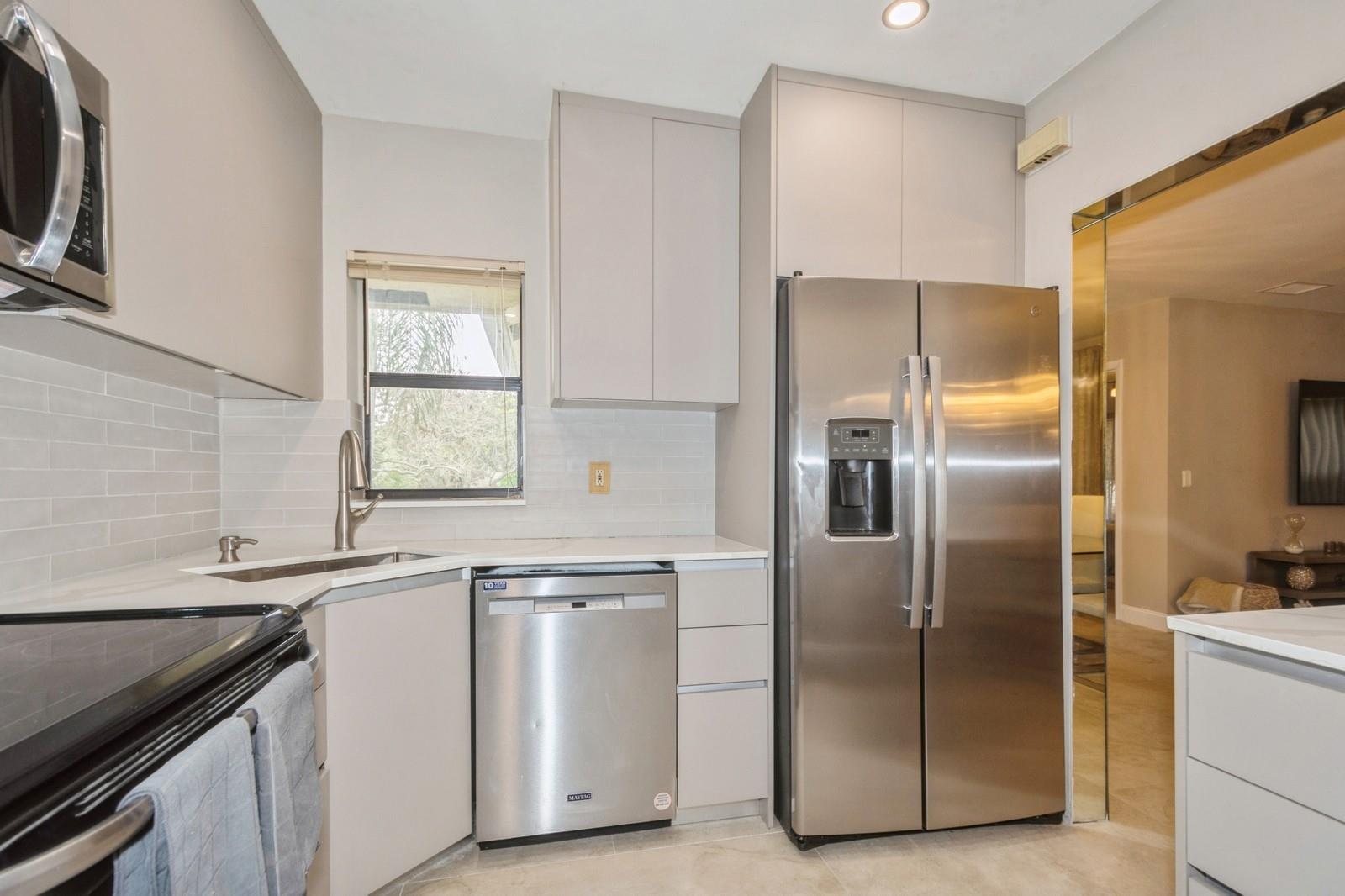 4485 Carambola Cir 27322