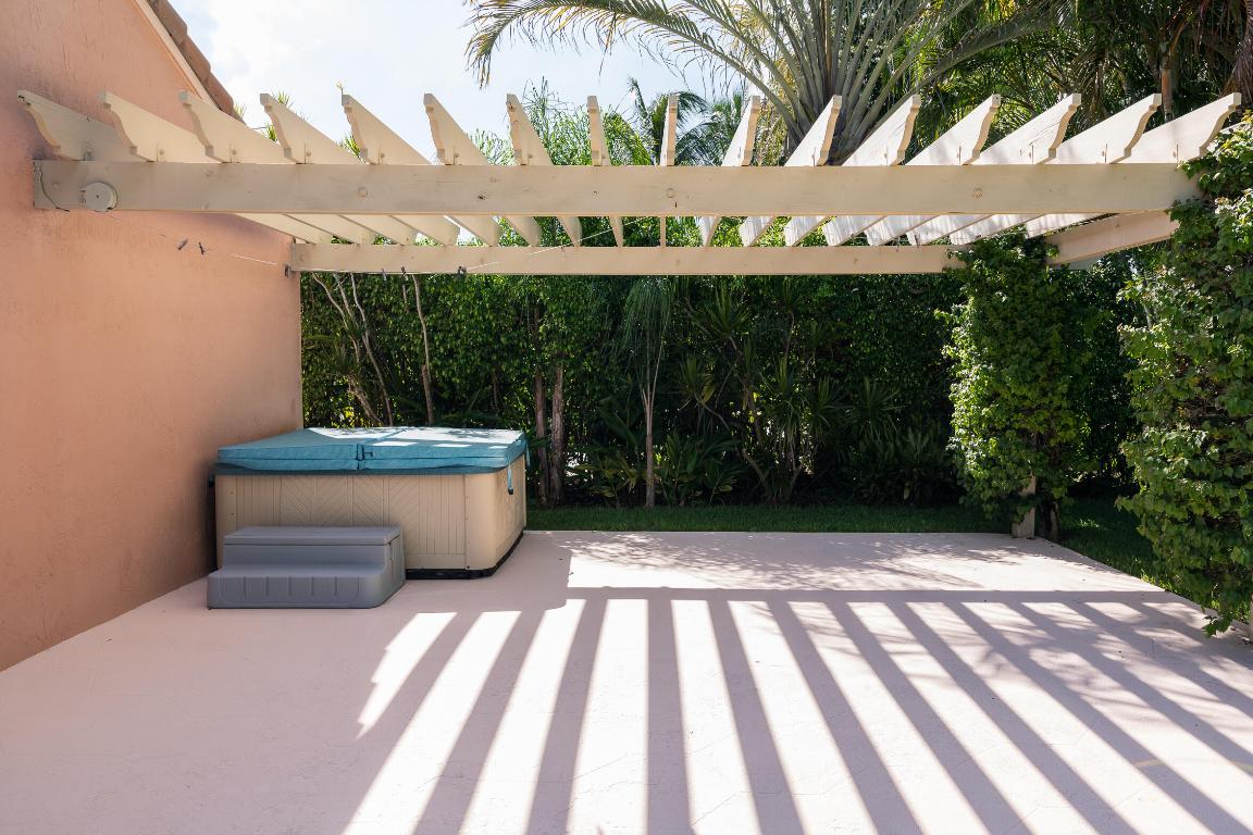 Gardens Hunt Club - Residential